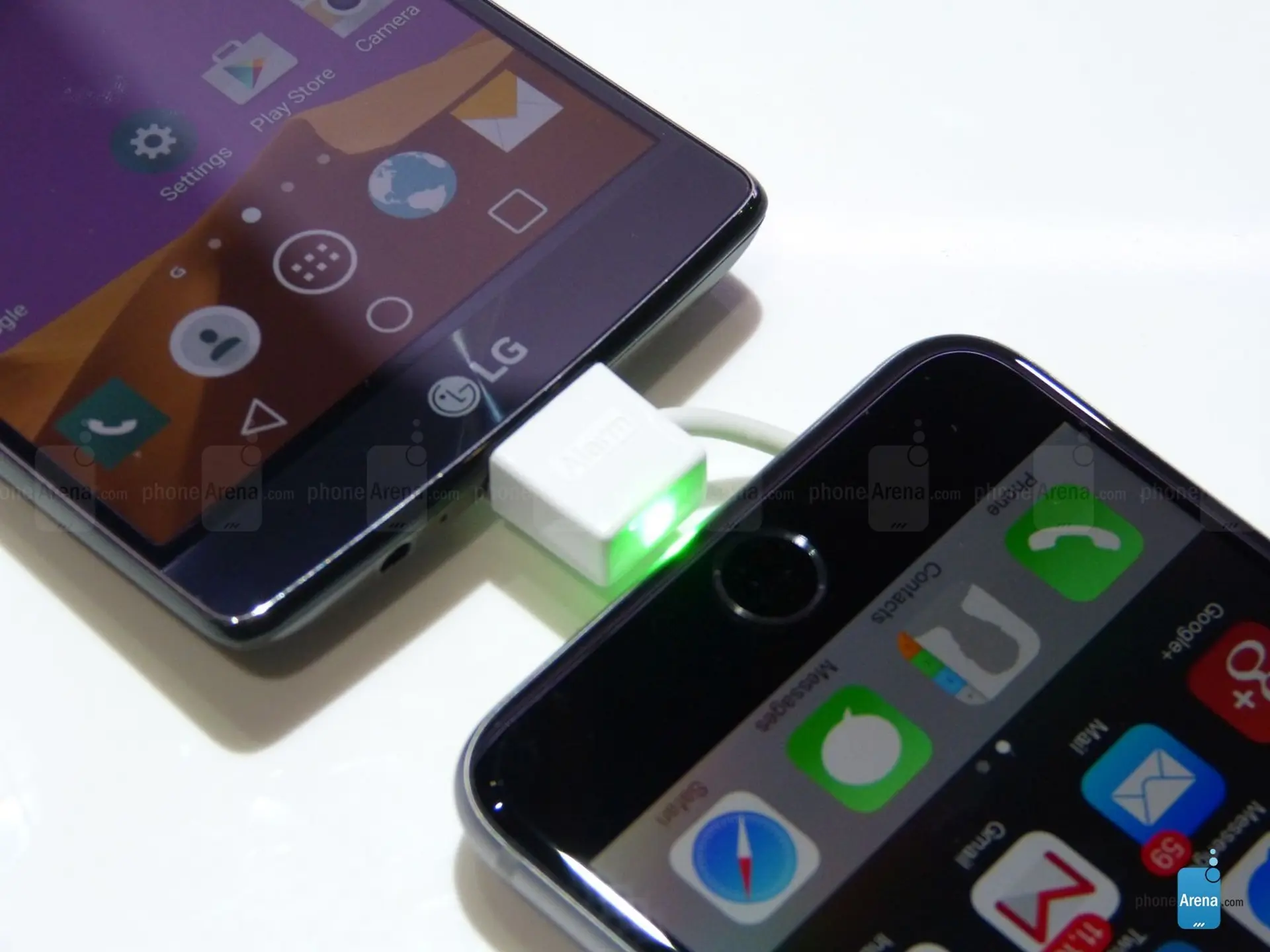 Tìm hiểu giao diện, phần cứng của LG G Flex 2 và iPhone 6 Plus