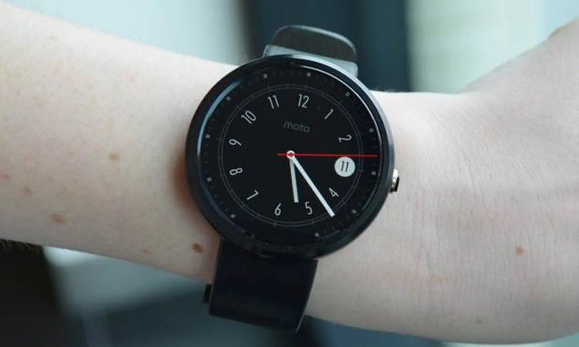 Motorola Moto 360: Smartwatch đẹp nhưng tuổi thọ pin kém