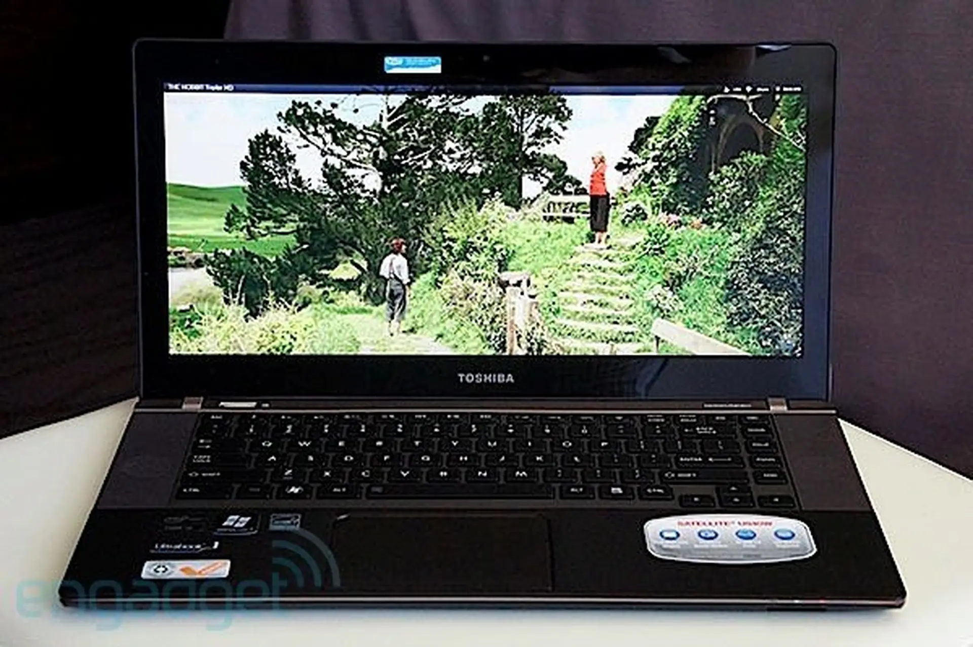Những đặc điểm trên laptop Ultrabook Toshiba Satellite U845W-S410