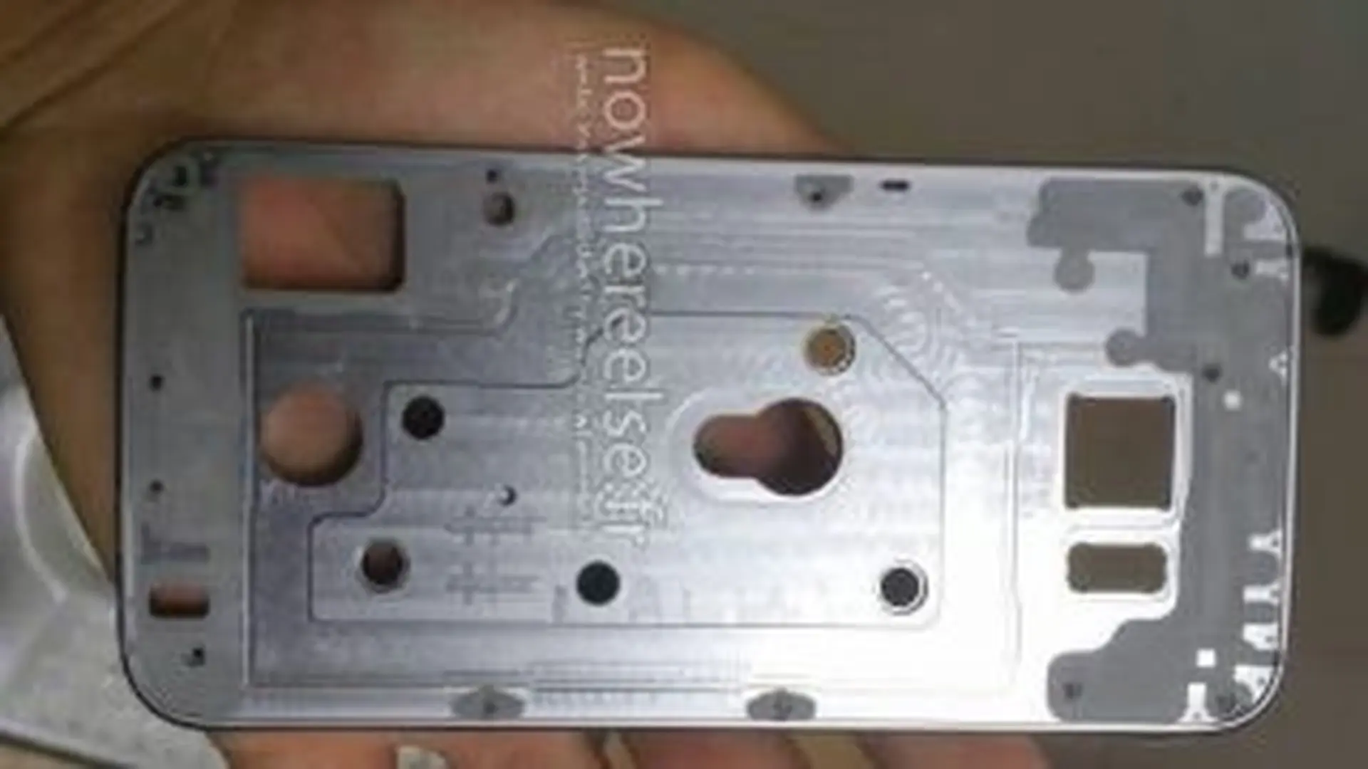 Có phải Samsung Galaxy S6 mang trên mình bộ khung kim loại?