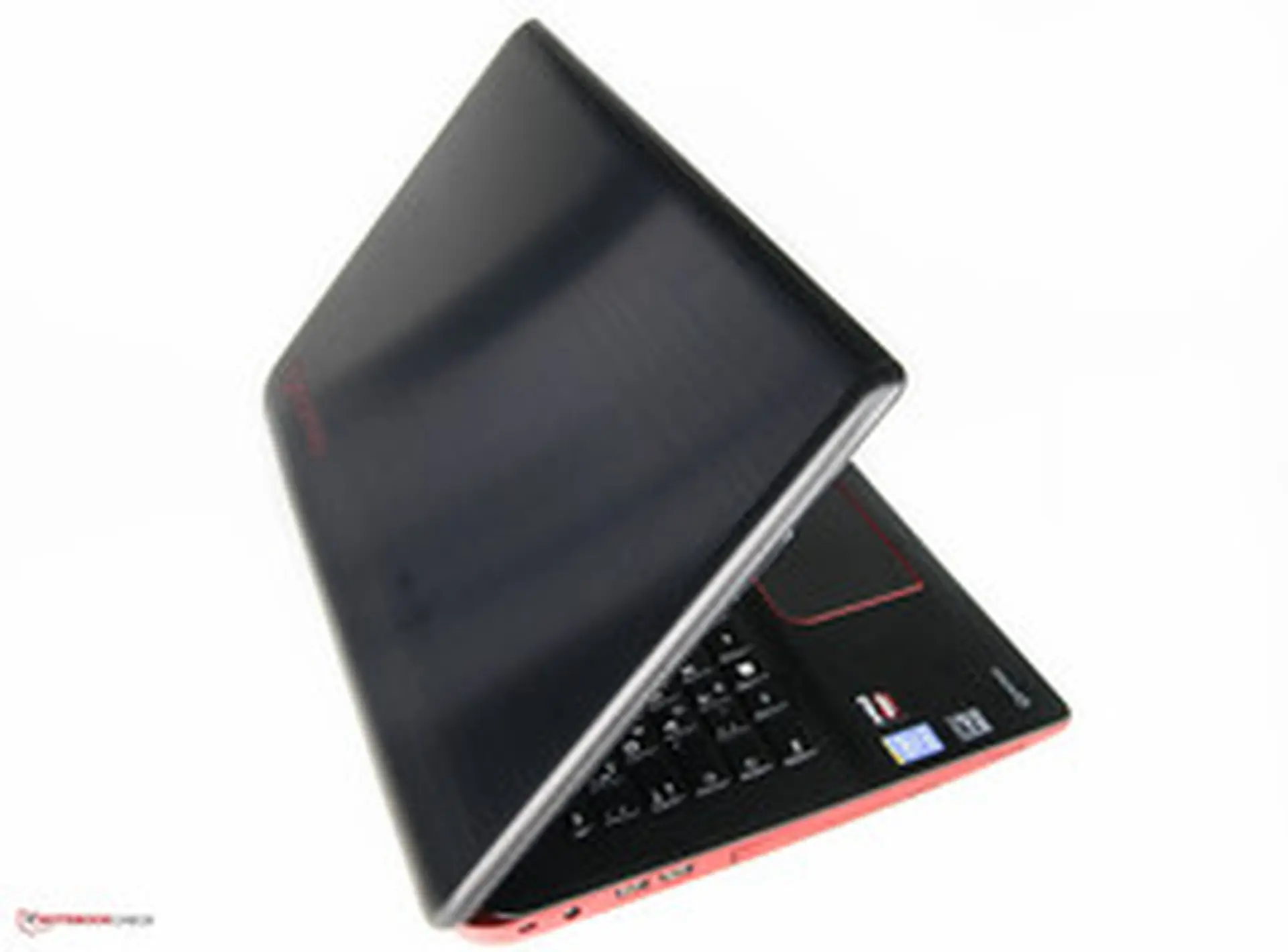 Đánh giá Notebook Toshiba Qosmio X70- Thiết kế và tính năng