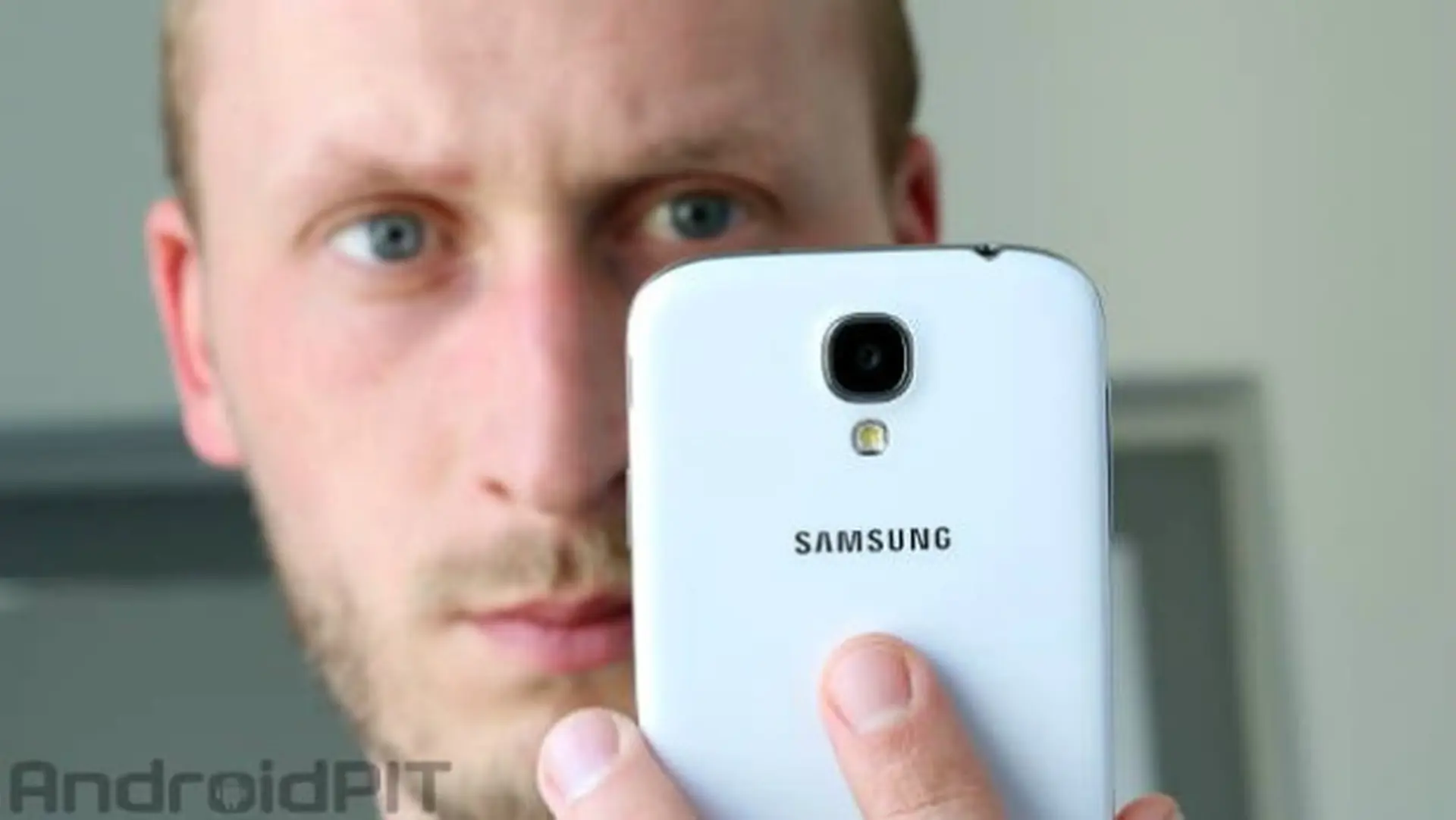 Đơn đặt hàng của Galaxy S6 cao hơn Galaxy S5 bốn lần cùng kỳ năm ngoái