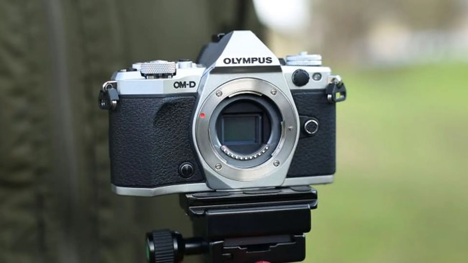 Đánh giá chiếc máy ảnh Olympus OM-D E-M5 Mark II