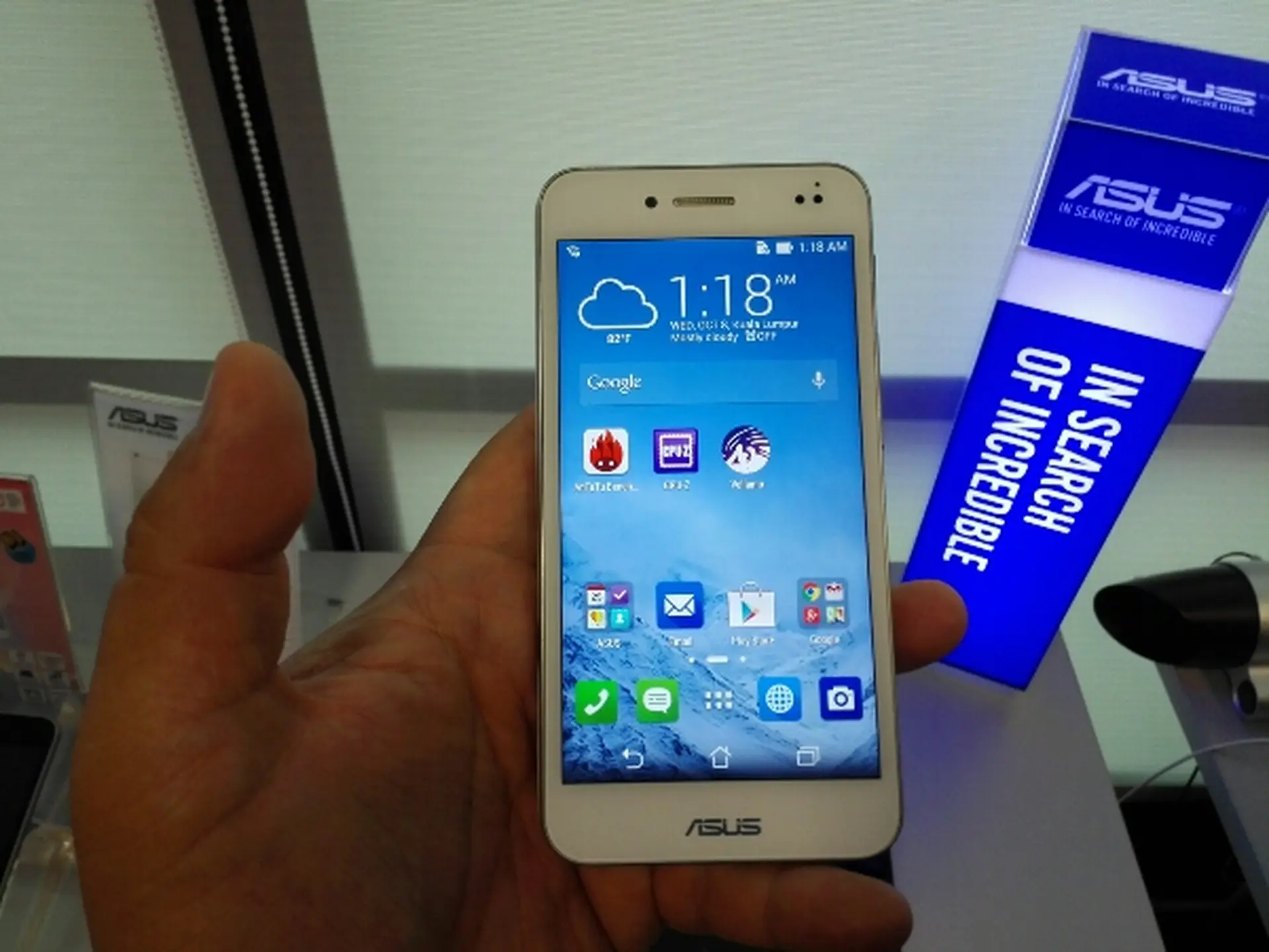 Trên tay Asus Padfone S: Smartphone cấu hình cao, giá tốt