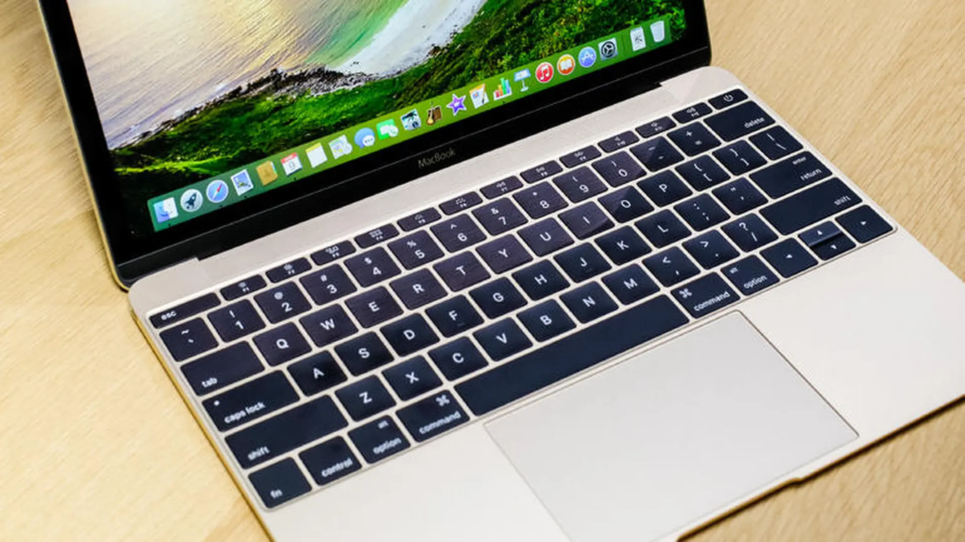 So sánh chi tiết Chromebook Pixel 2015 với MacBook 2015