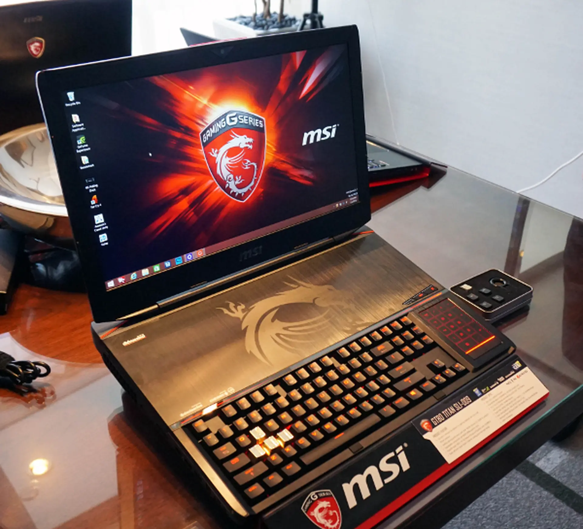 Mổ xẻ máy tính chơi game MSI GT80 (Phần 1)