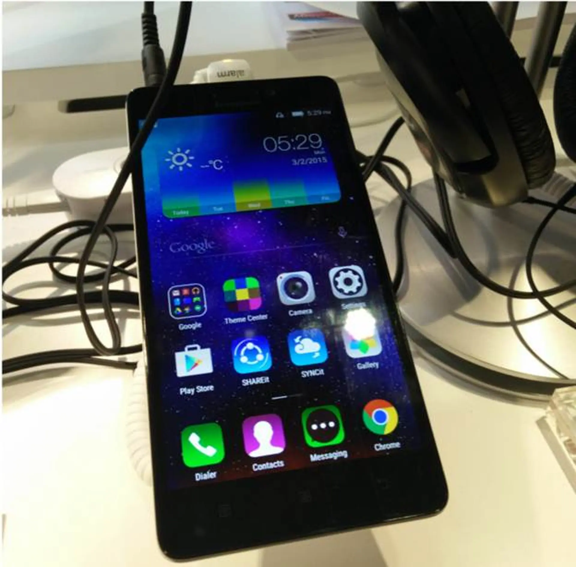 Nên mua Asus Zenfone 5 hay chờ Lenovo A7000: Về màn hình, hiệu năng và camera