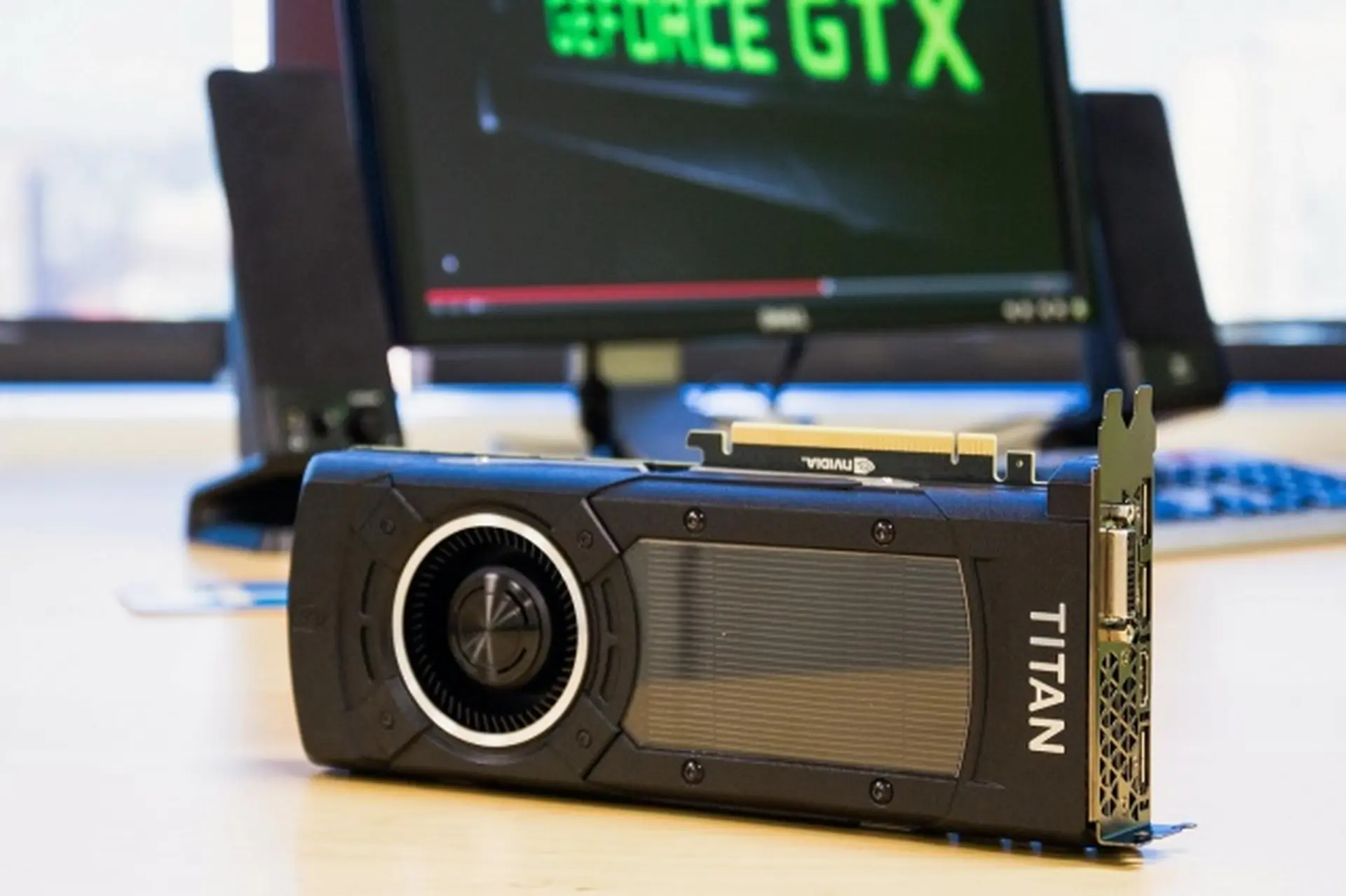 Nvidia GeForce GTX Titan X thể hiện hiệu suất “khủng” qua các tựa game đình đám