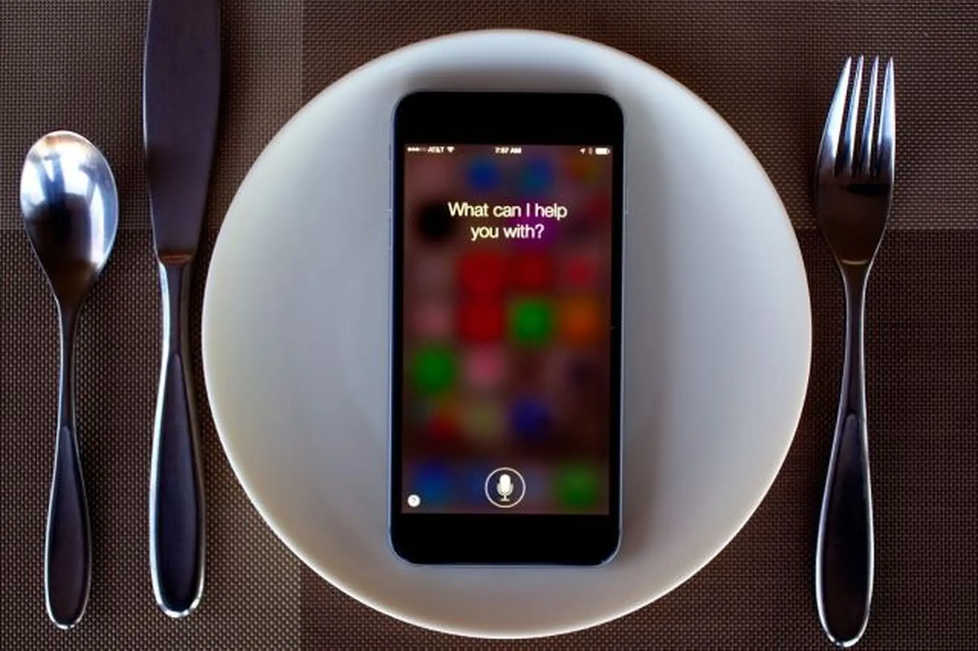 “Hey Siri” cho phép bạn thực hiện cuộc gọi bằng loa ngoài trên iOS 8.3