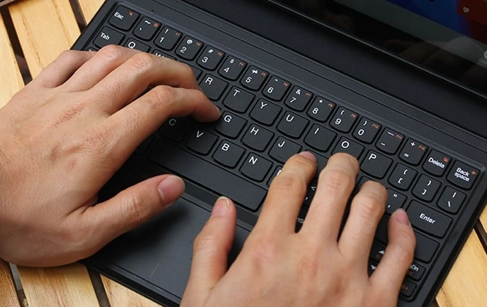 Trải nghiệm sản phẩm Miix 3 với những tác vụ văn phòng