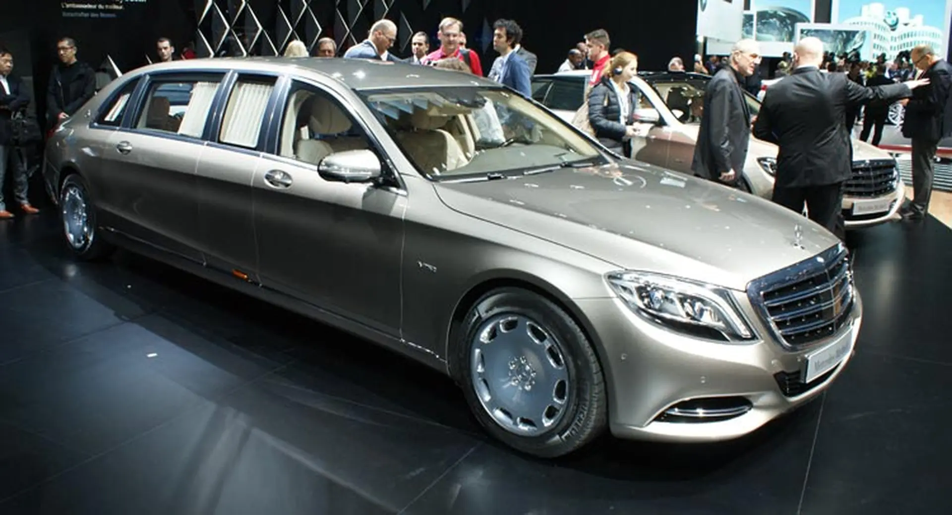 Ông trùm Mercedes-Maybach S600 Pullman vỗ ngực tại triển lãm Geneva