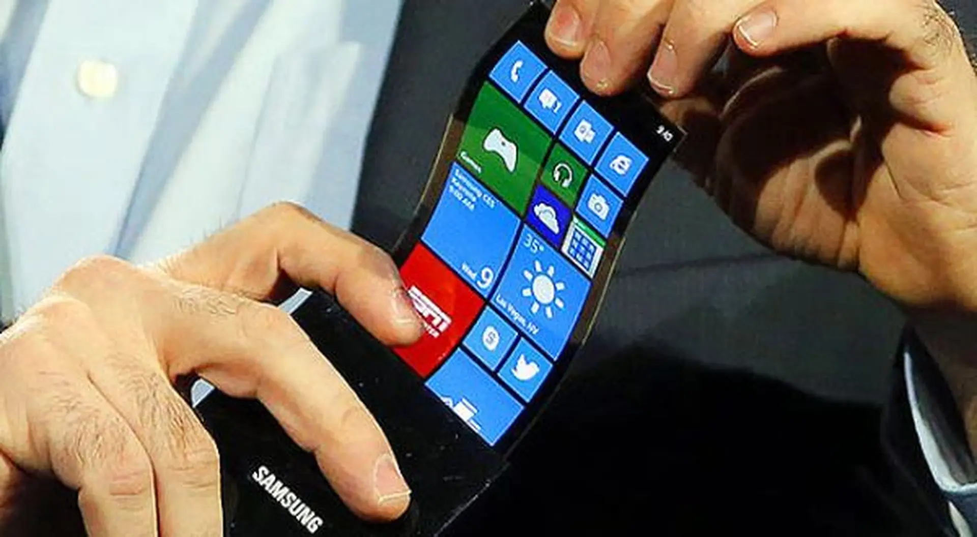 Smartphone dẻo của Samsung được tung ra trong năm 2016