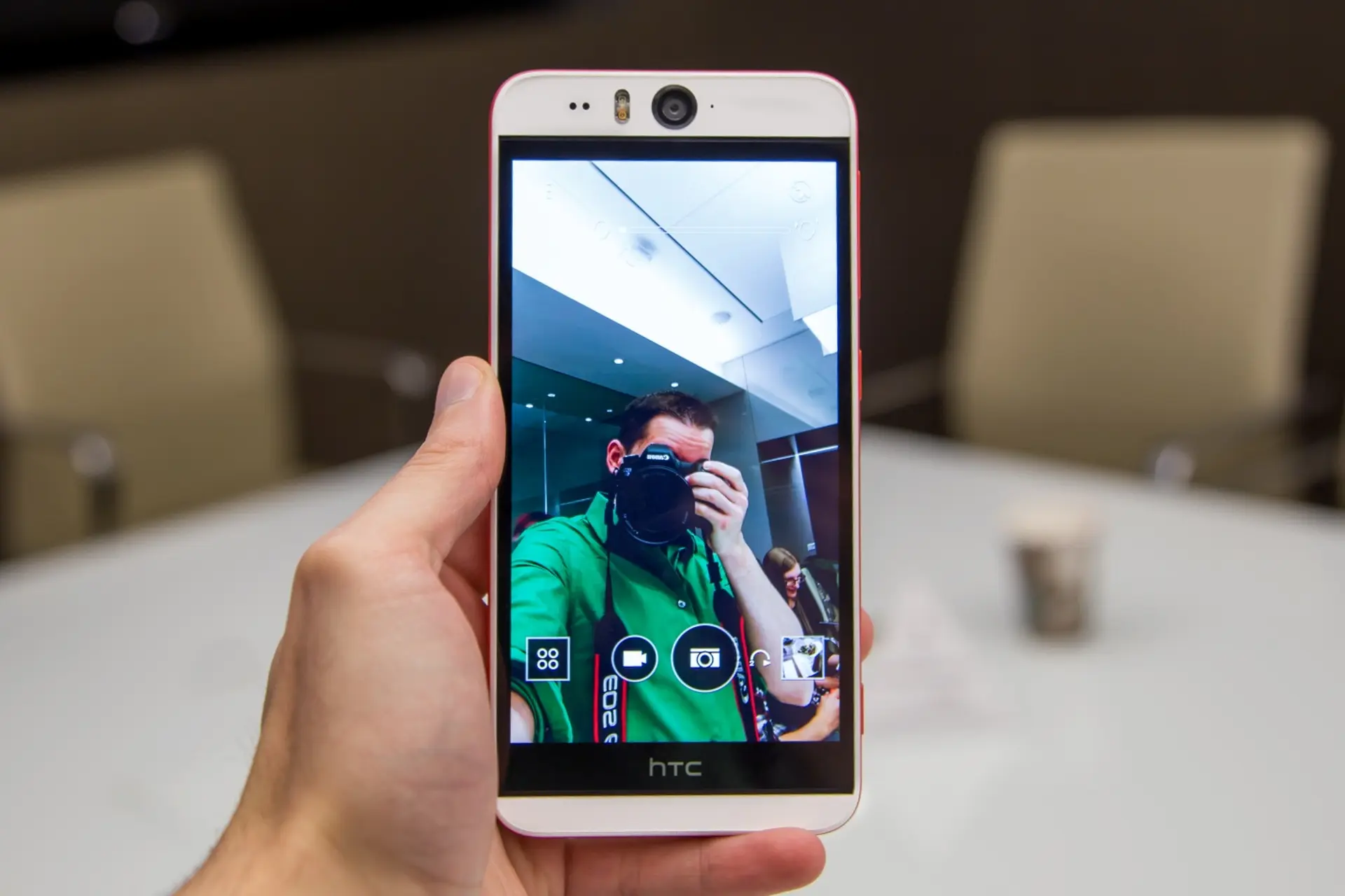 HTC Desire Eye – “Giấc mơ” dành cho các tín đồ selfies