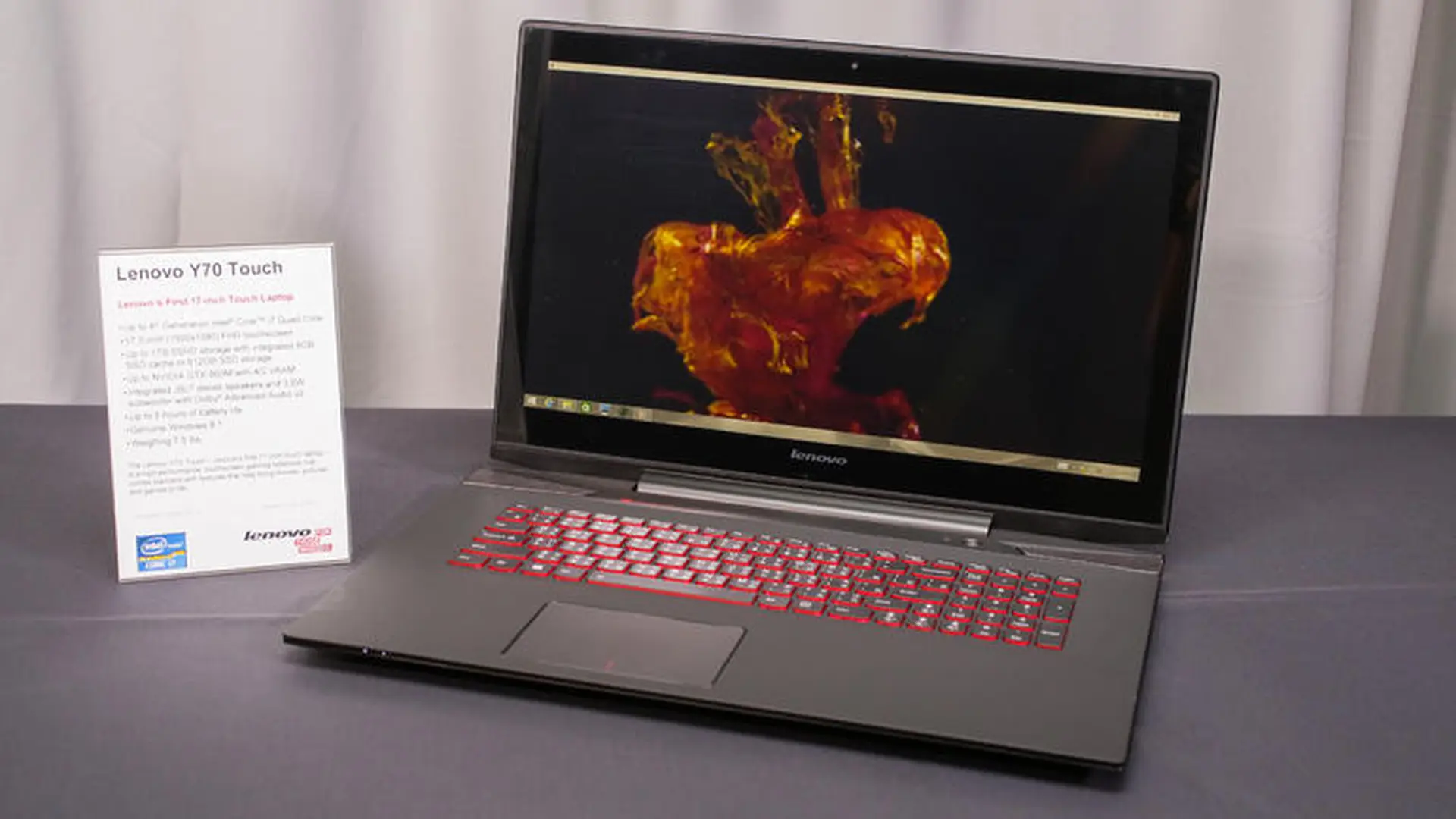 Lenovo Y70 Touch mạnh mẽ trong từng chi tiết