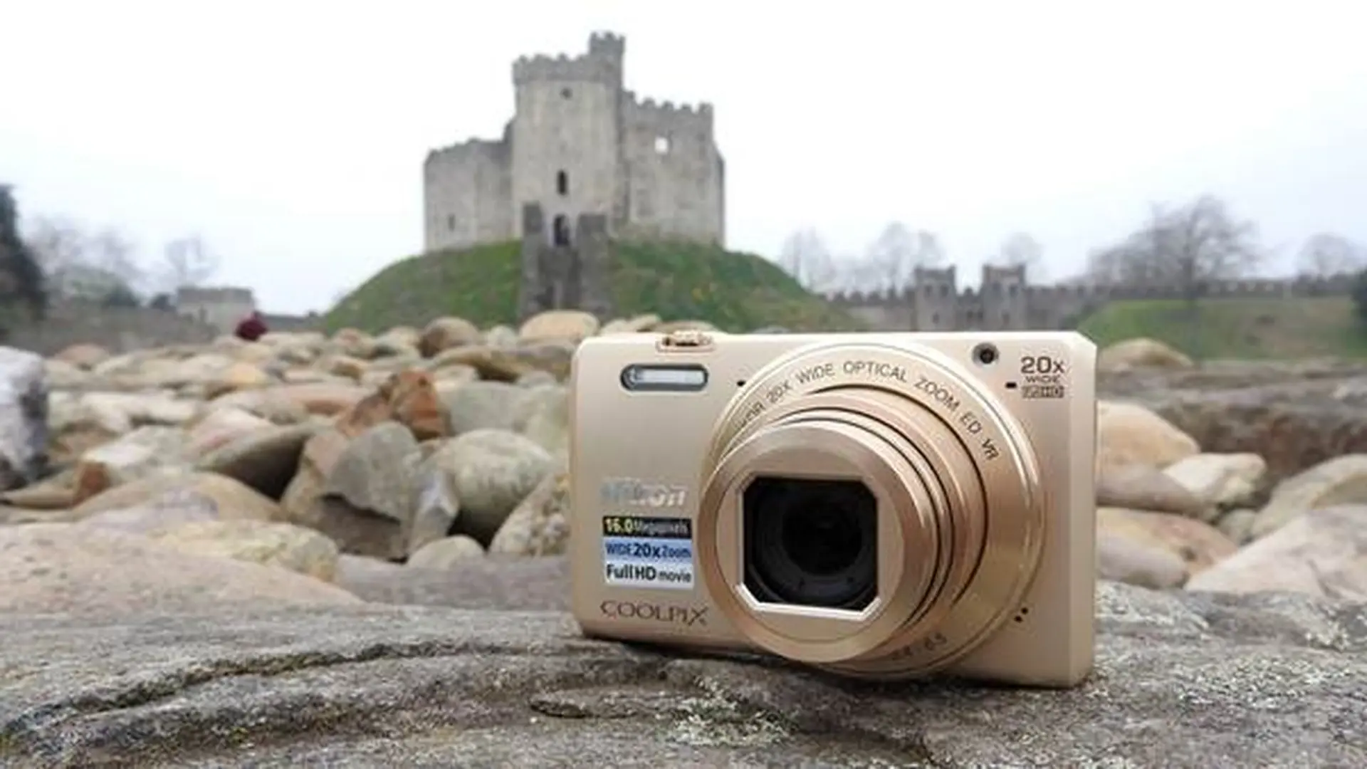 Đánh giá nhanh chiếc máy ảnh Nikon S7000