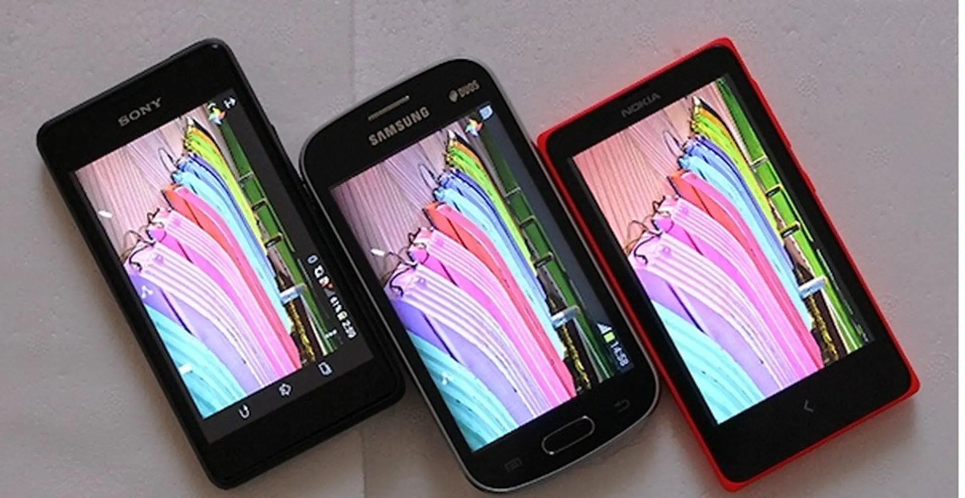 Đánh giá nhanh màn hình và camera trên Sony Xperia E1