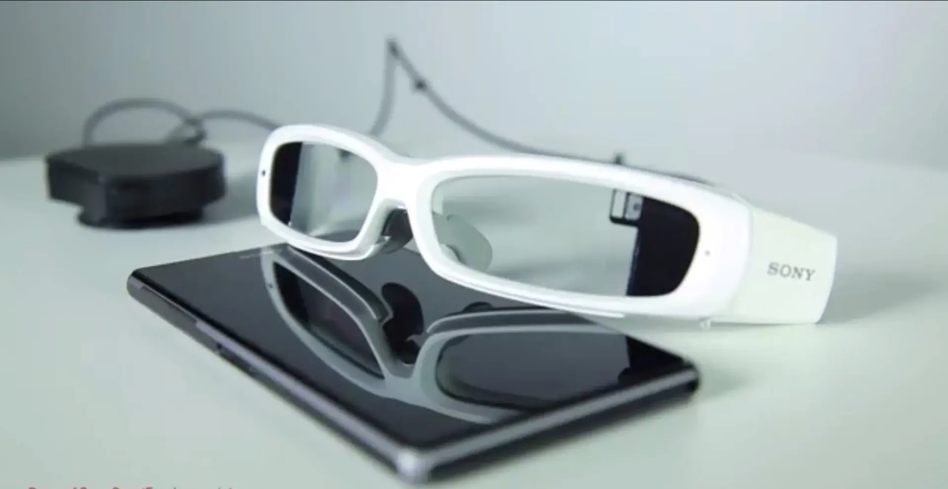Hoa mắt với chiếc “kính thần kỳ” SmartEyeglass của Sony