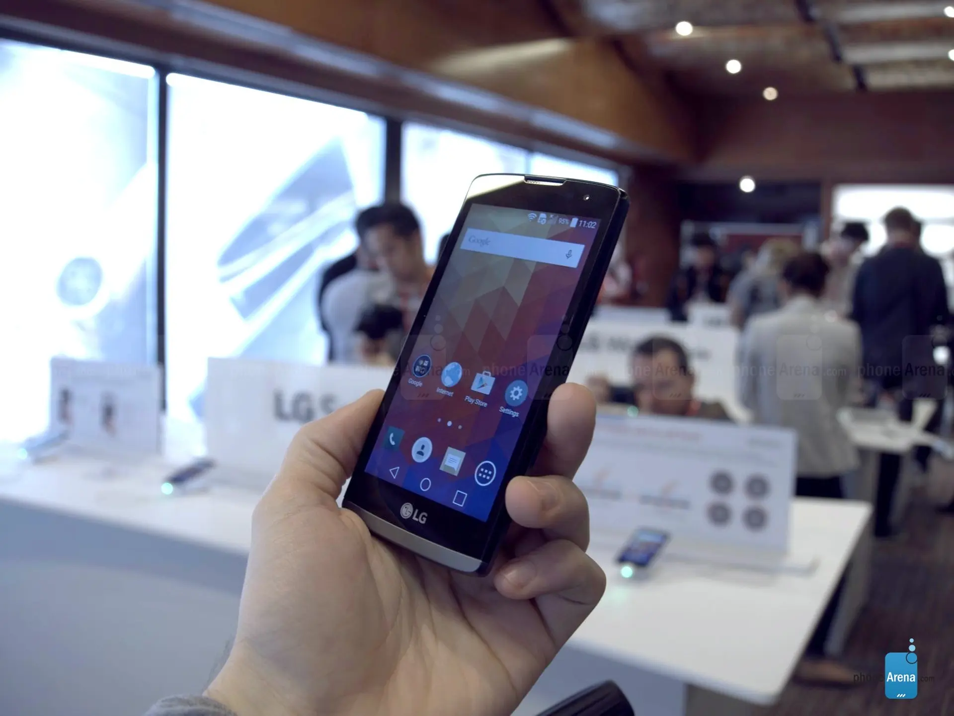 [MWC] Thông tin chi tiết về Smartphone tầm trung LG Leon