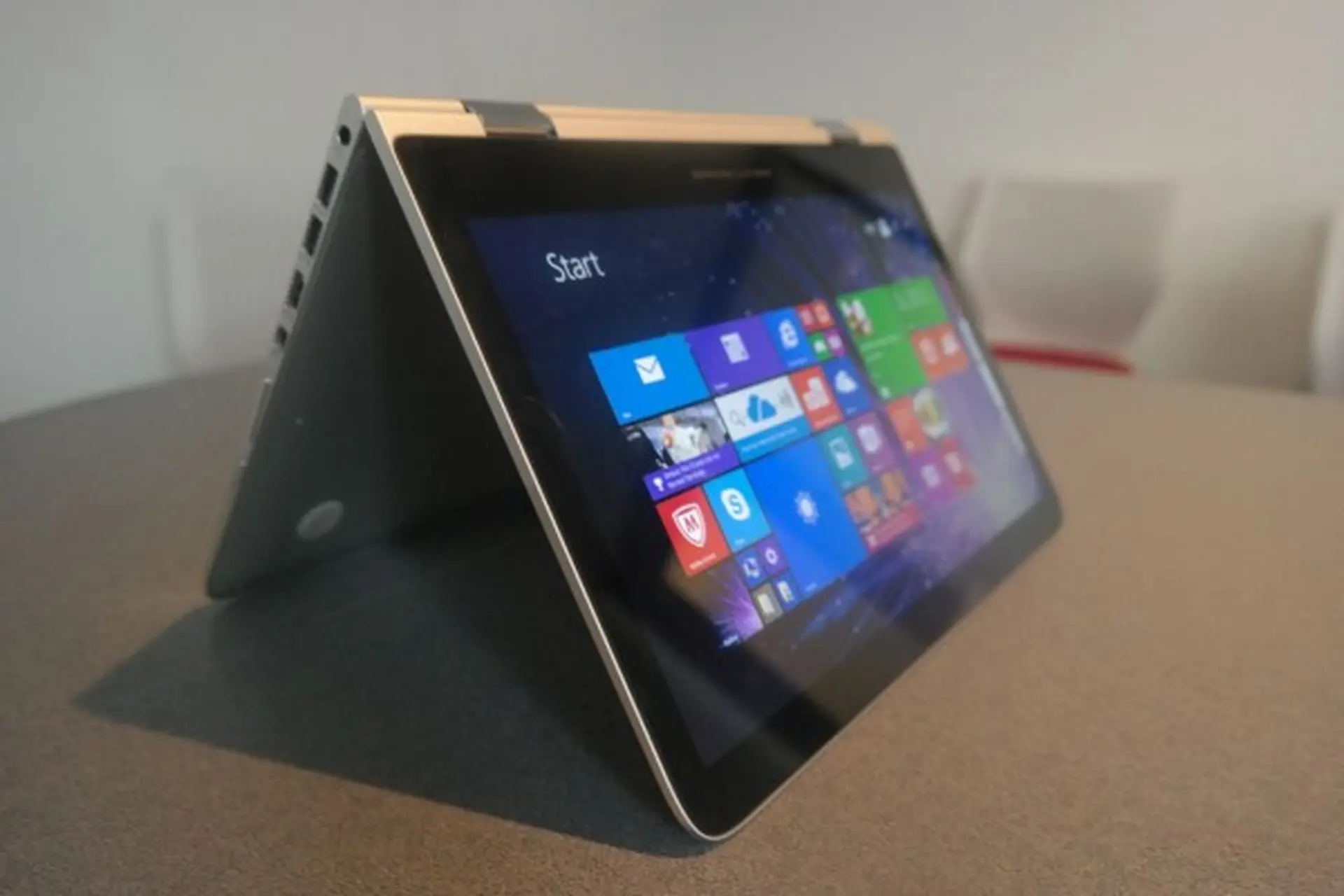 HP Spectre X360: Thiết bị 2 – trong - 1 sở hữu thời lượng pin lên tới 12 giờ