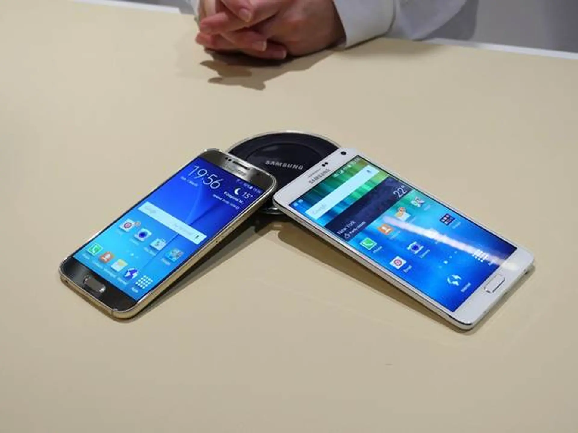 Chọn Samsung Galaxy S6 hay Samsung Galaxy Note 4: Đâu mới là chiếc điện thoại cao cấp nhất của Samsung