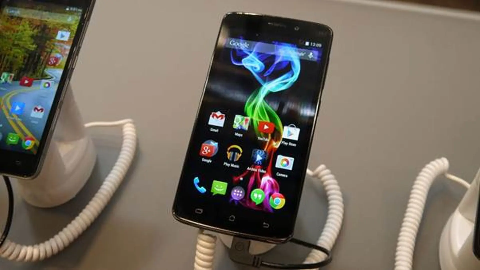 Trên tay chiếc smartphone Archos 52 Platinum