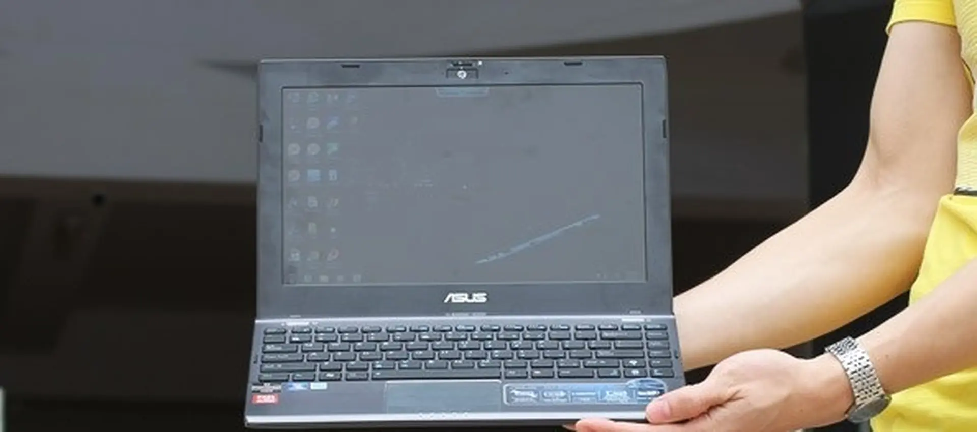 Ưu nhược điểm trong thiết kế sản phẩm Asus Eee PC 1225B