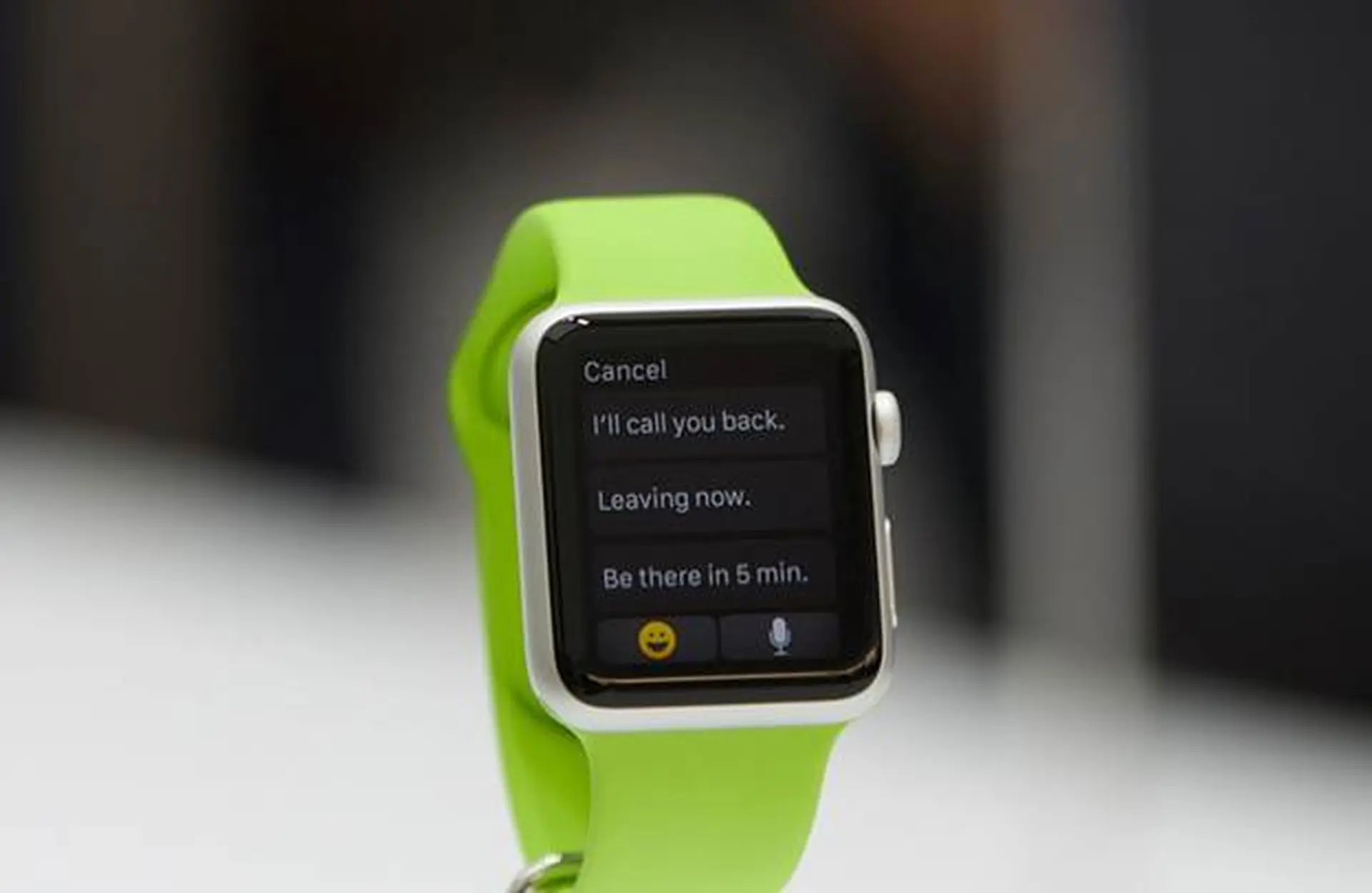 Màn hình Apple Watch thách thức với máy khoan