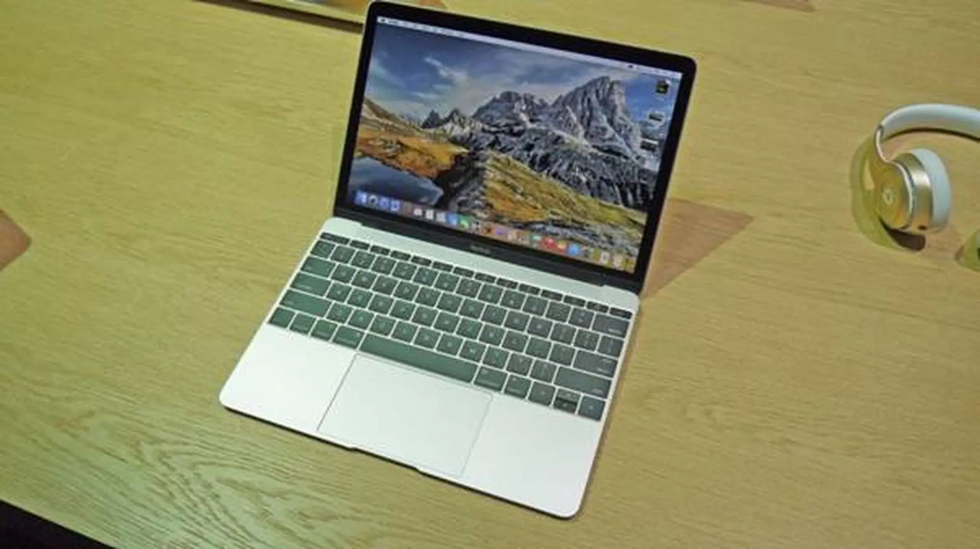 Trên tay New Macbook 2015