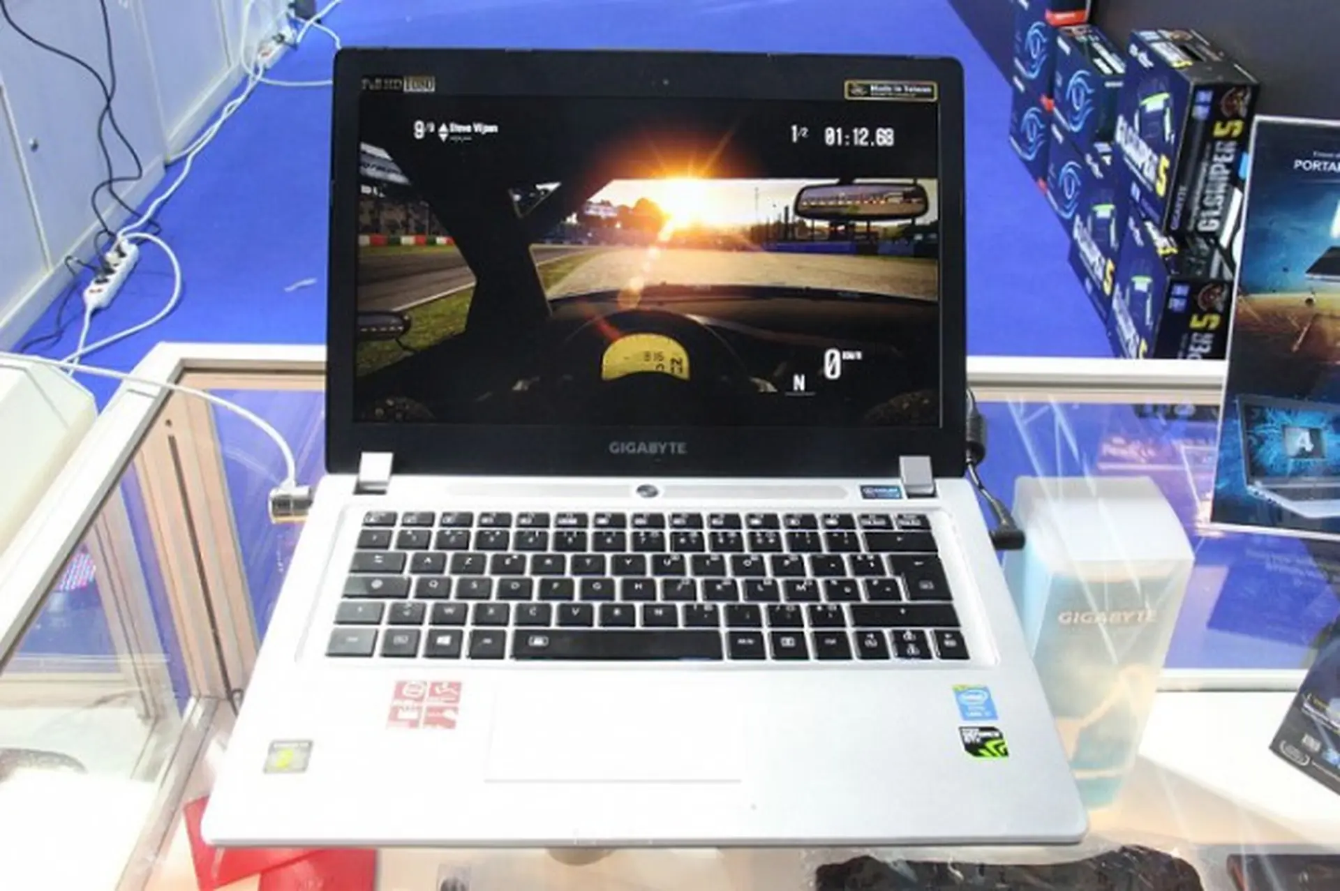 Đánh giá máy tính Gigabyte P34G v2