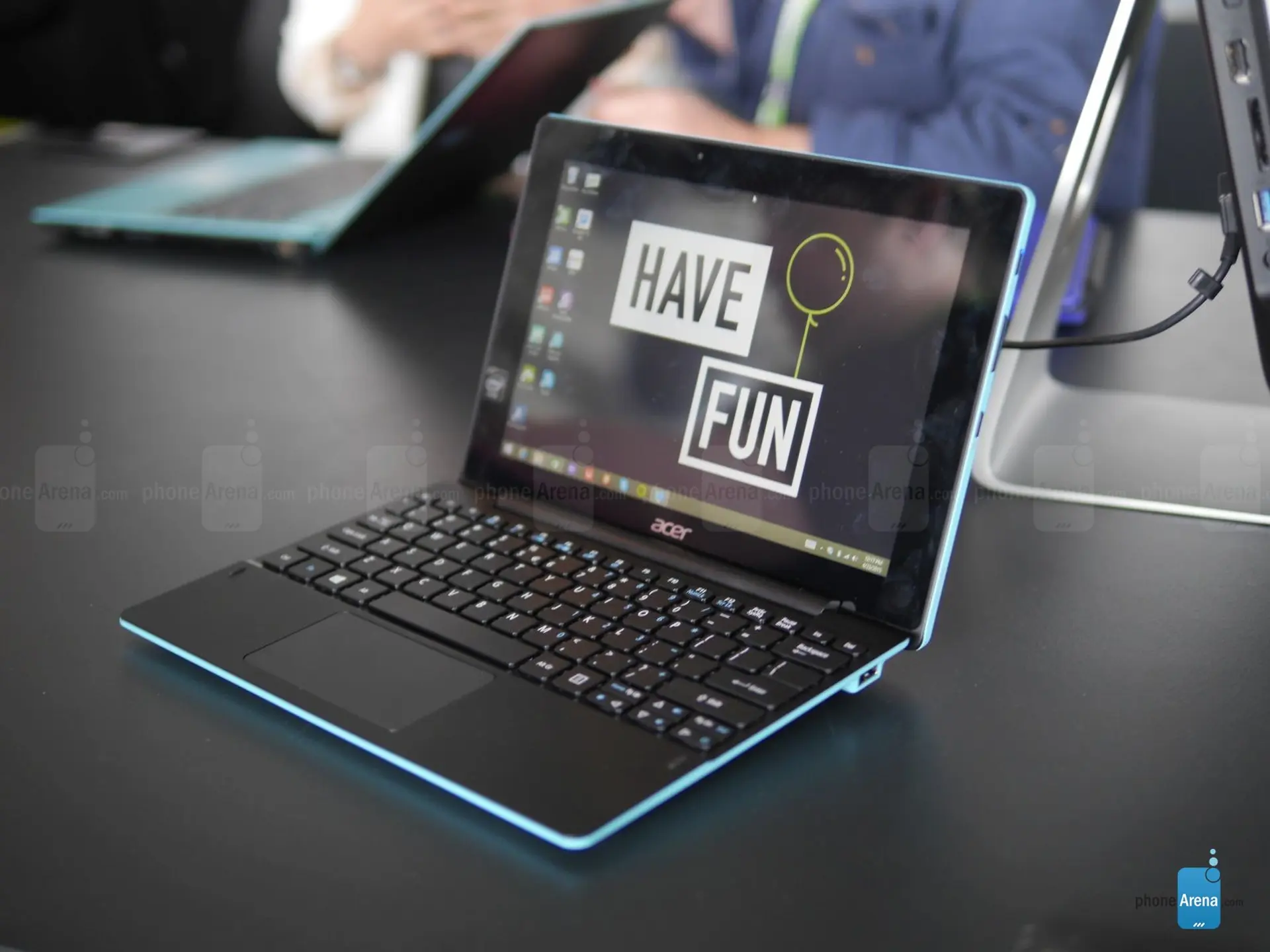 Trên tay thiết bị 2 trong 1 Acer Aspire Switch 10 E