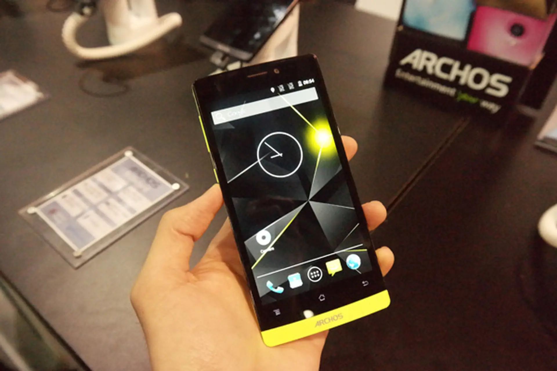 Archos 50 Diamond chiếc Smartphone 2-SIM mạnh mẽ