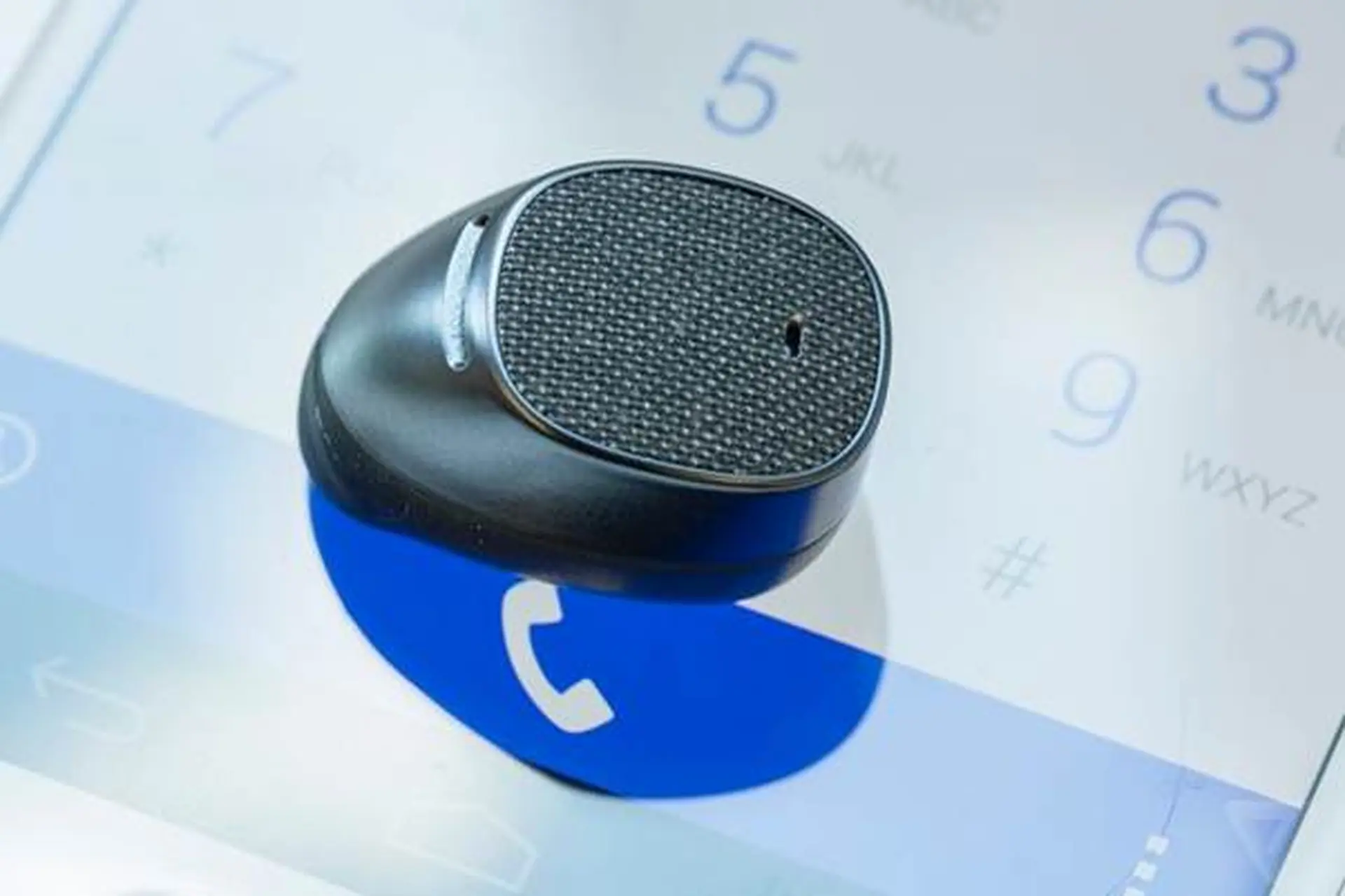 Moto Hint chiếc tai nghe Bluetooth đến từ tương lai