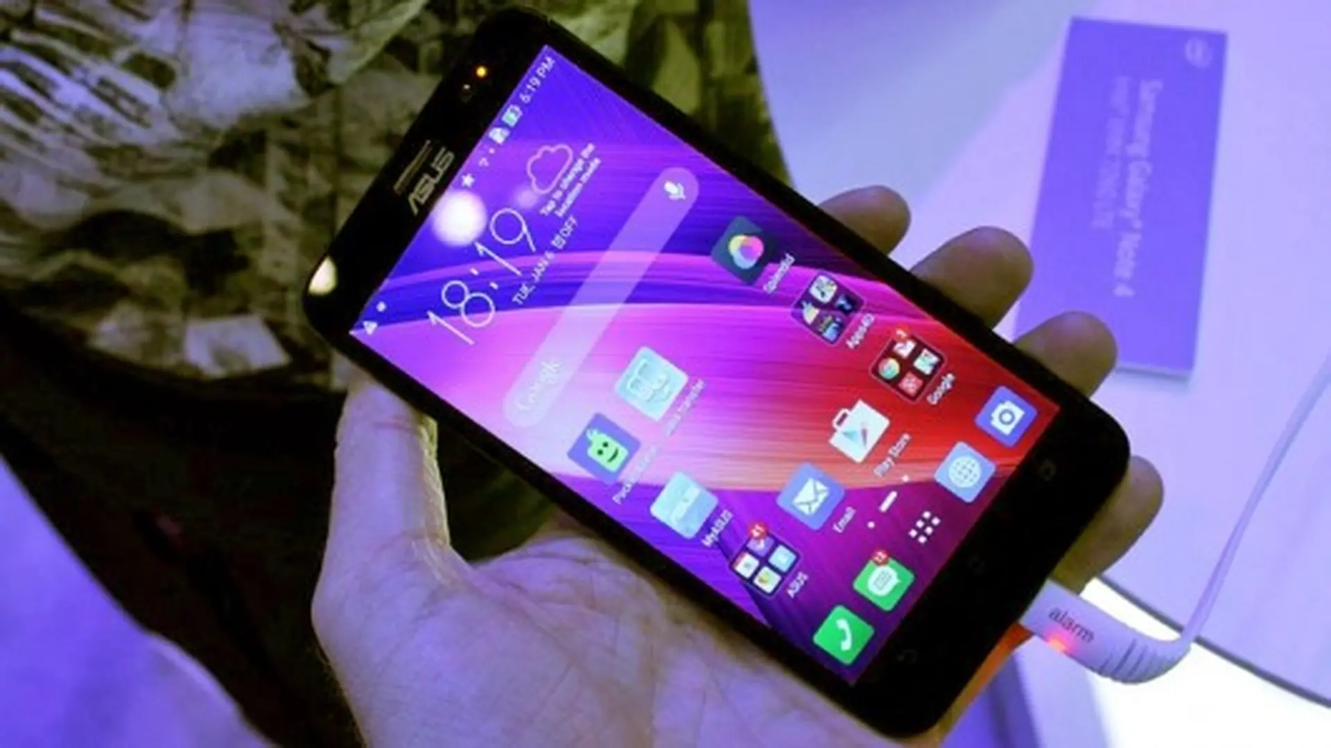 Zenfone 2: thiết kế đẹp, cấu hình cao, giá mềm