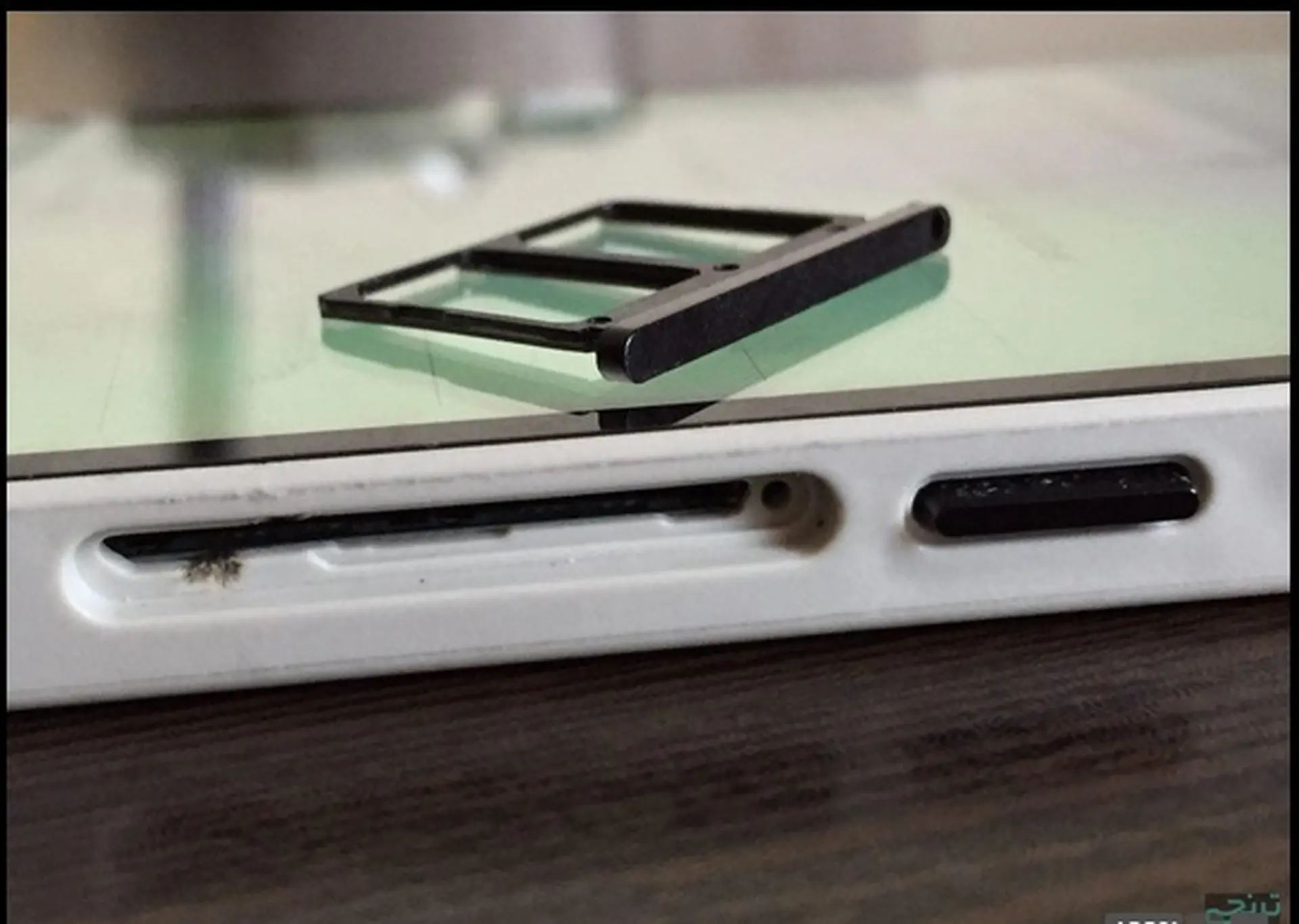Hình ảnh khay đựng dual-SIM trên Galaxy S6 Duo