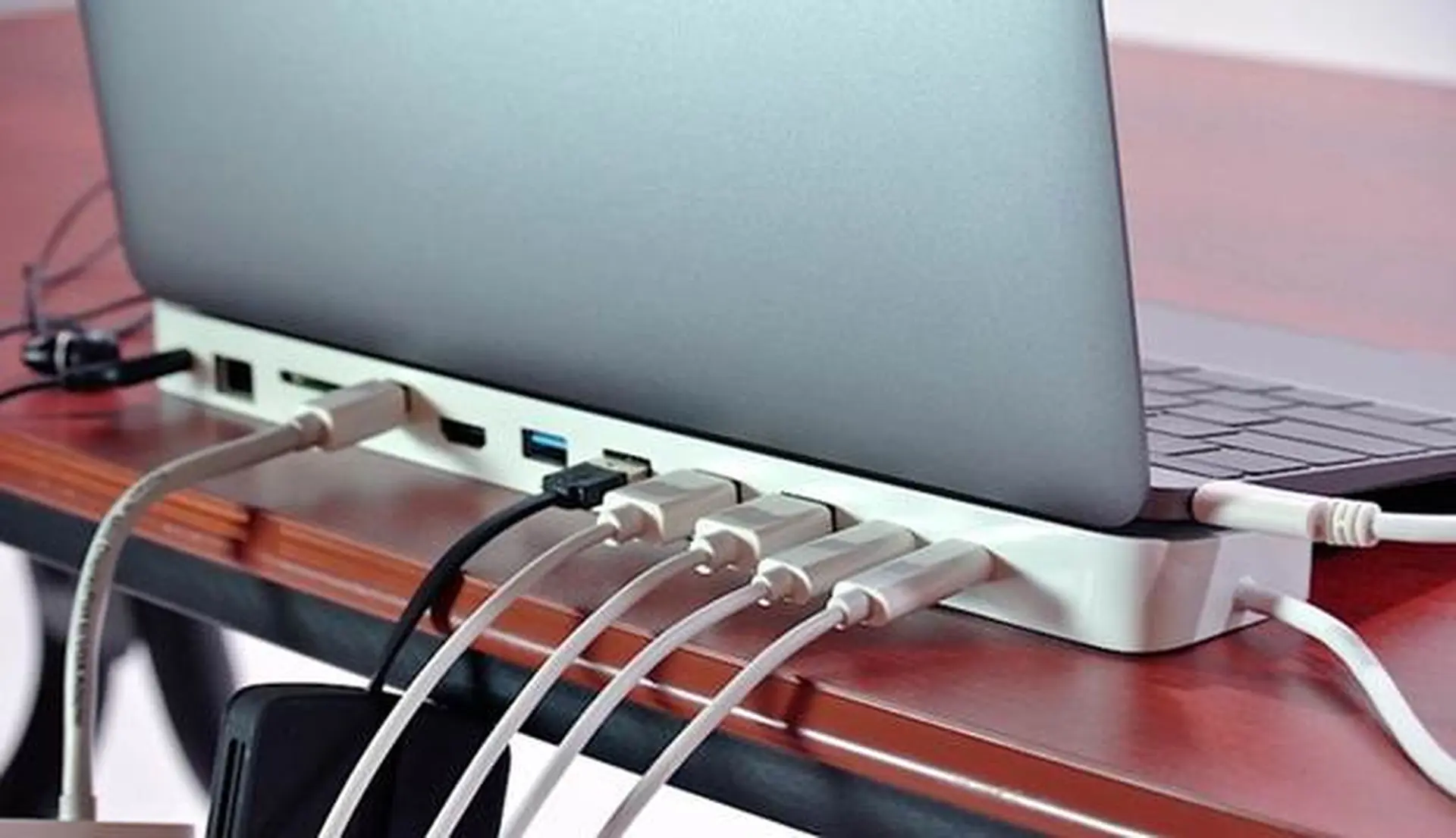 Những giải pháp cho sự bất tiện một cổng USB type C của New MacBook