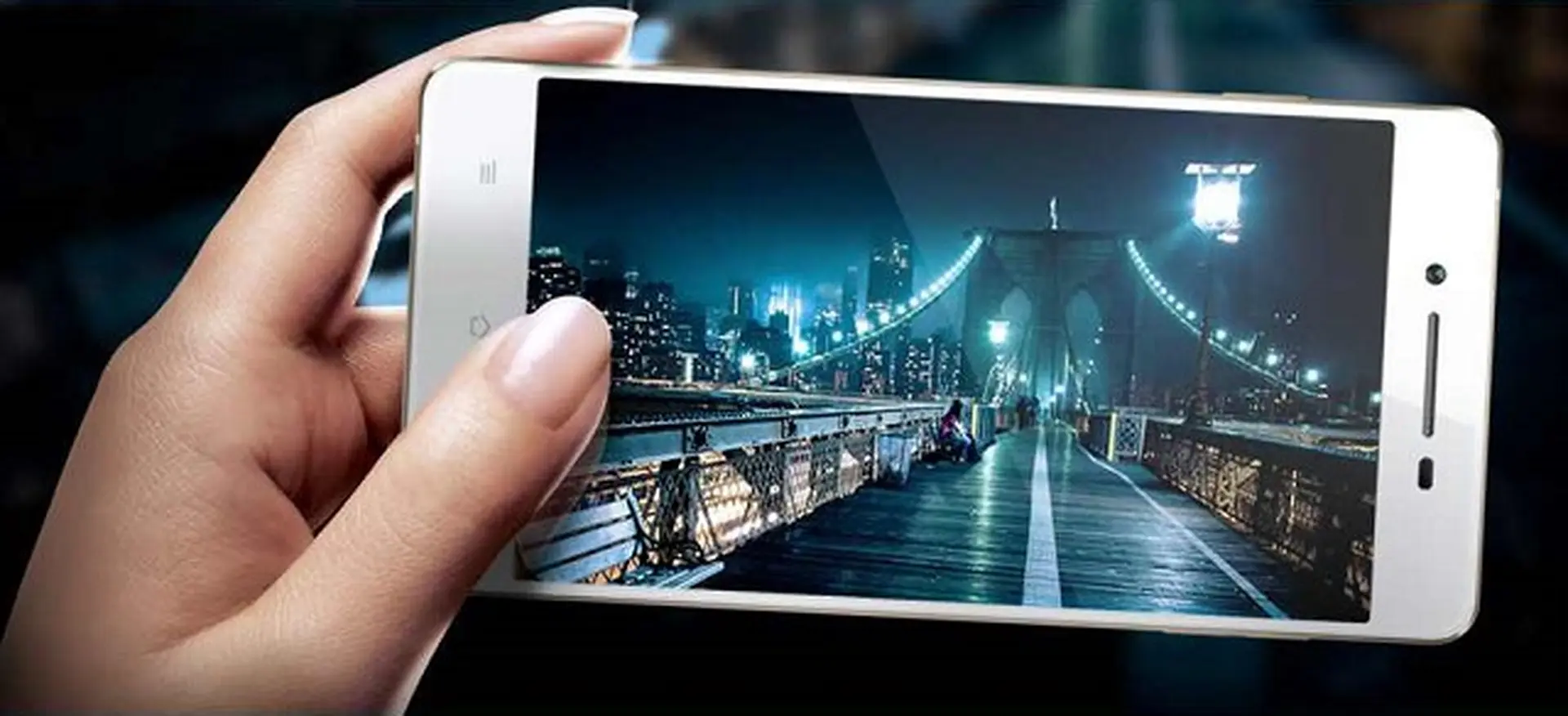 Nên mua Oppo R1 hay HTC Desire 820Q: Về phần mềm, hiệu năng và camera