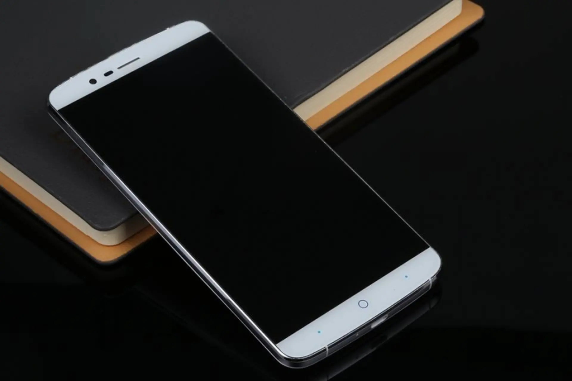 Sốc với Elephone P8000 – điện thoại thông số kỹ thuật hàng đầu, pin 4,200mAh, giá dưới 5 triệu