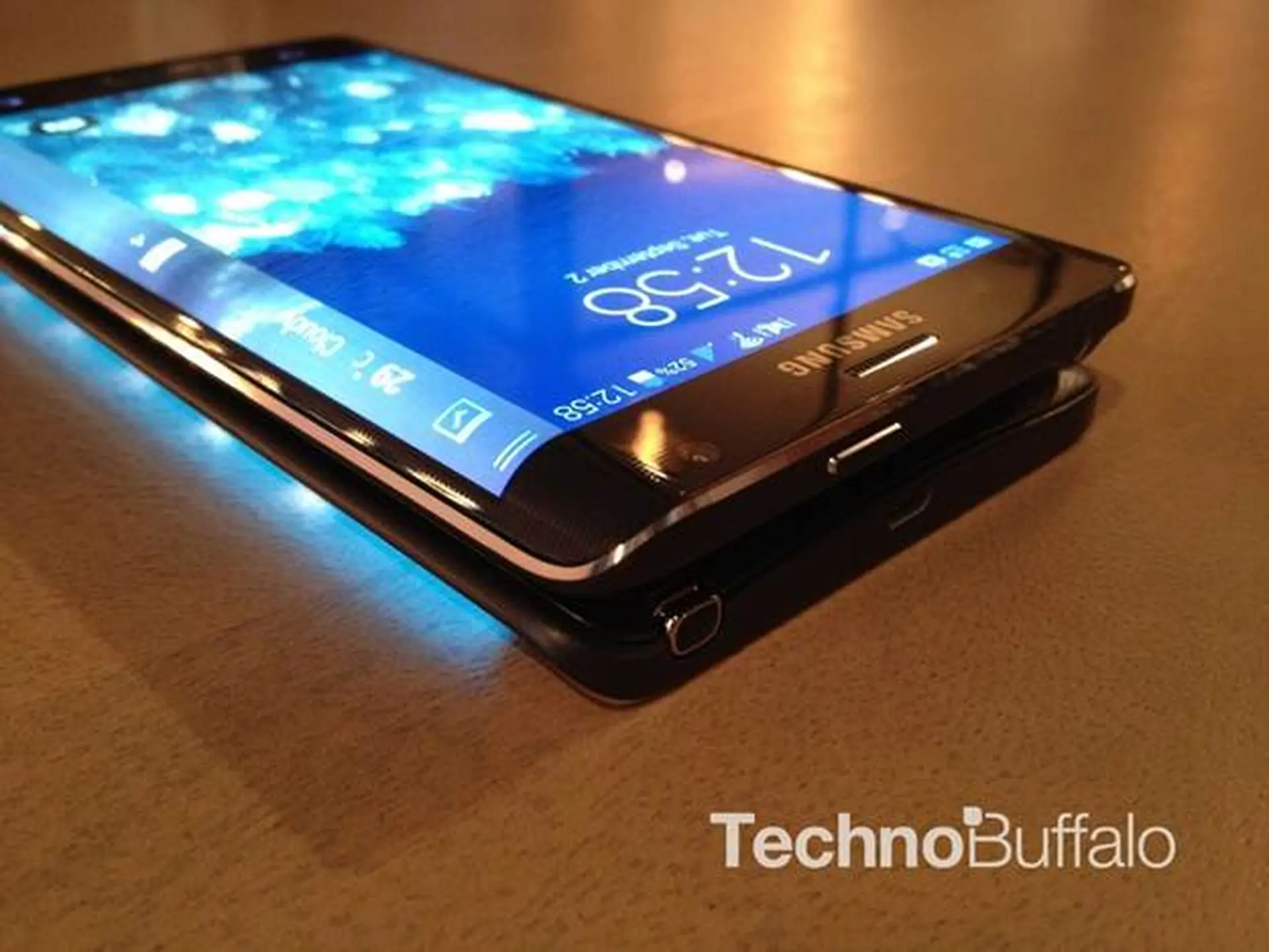 Samsung Galaxy Note Edge thế hệ tiếp theo sẽ thuộc phân khúc tầm trung và không có bút S Pen