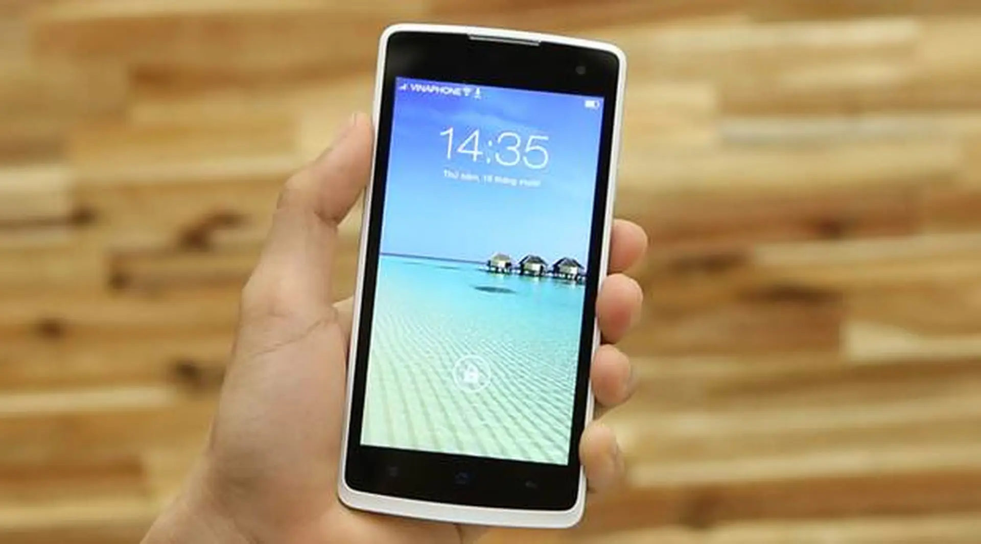 So sánh Oppo Yoyo R2001 và Lenovo S60