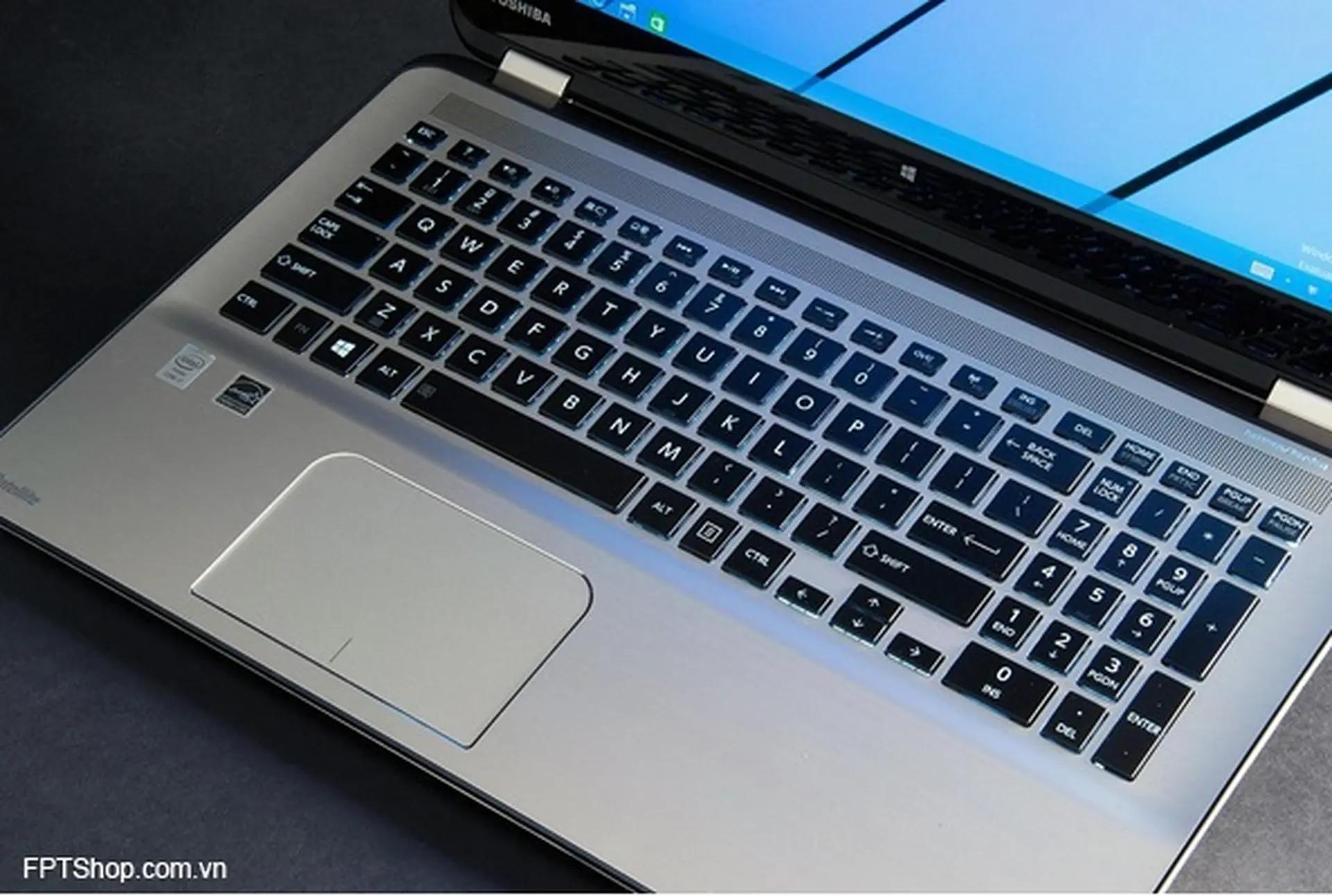 Toshiba ra mắt loạt laptop tích hợp trợ lý ảo độc đáo