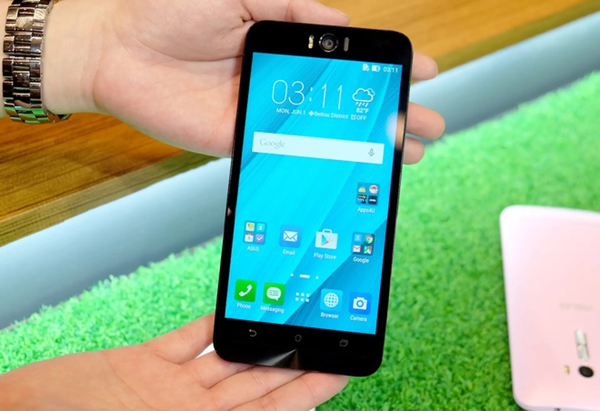  Cận cảnh smartphone “tự sướng” Asus ZenFone Selfie