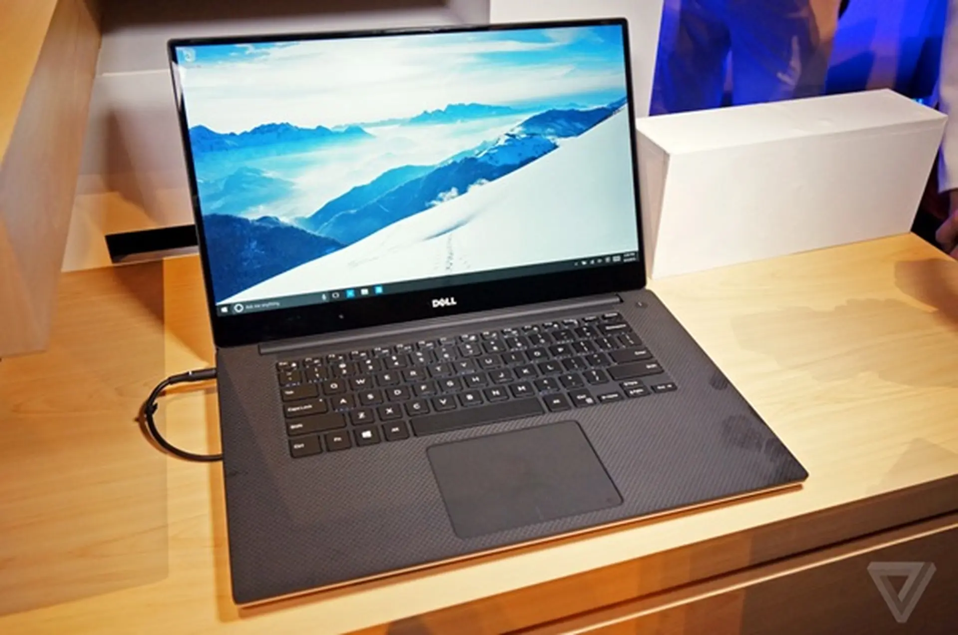 Dell đưa công nghệ màn hình Infinity vào XPS 15-inch