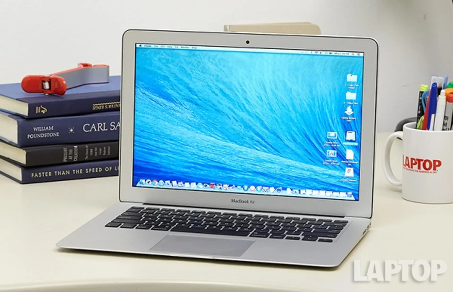 MacBook Air 13 inch 2014 không còn quá đắt