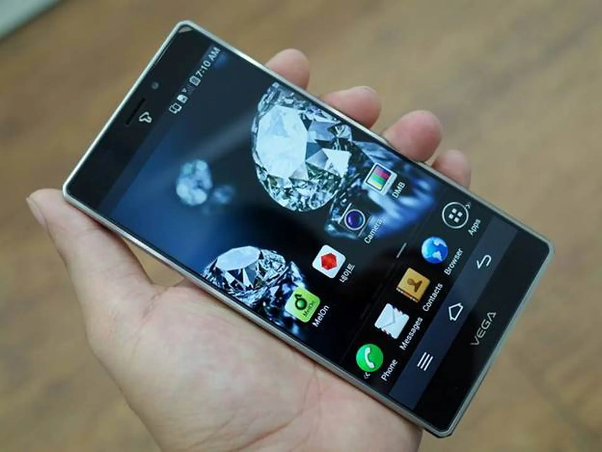  Pantech LTE A có cải tiến gì hơn Pantech Vega Iron