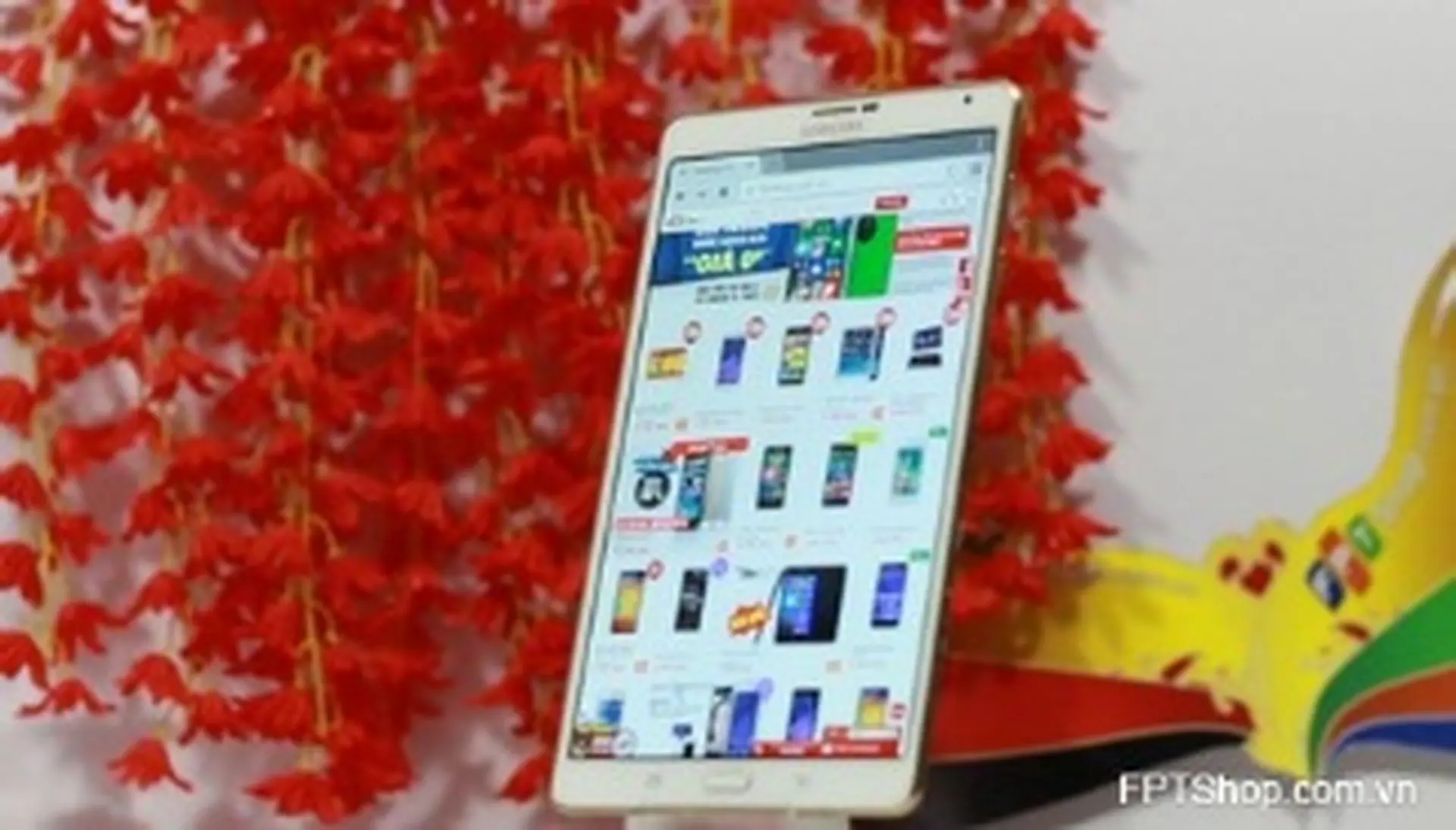 So sánh Galaxy Tab S 8.4 và iPad Mini 3