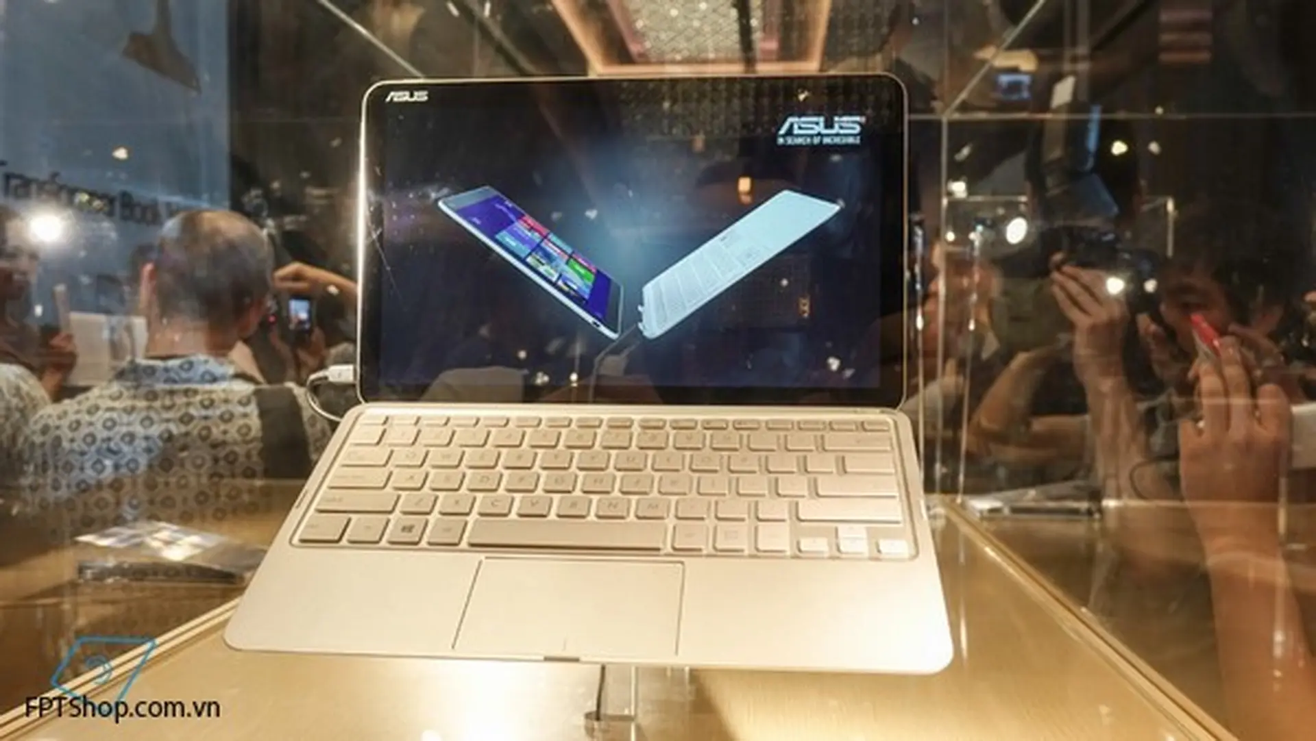 Transformer Book T300 Chi với những thông số kỹ thuật ấn tượng