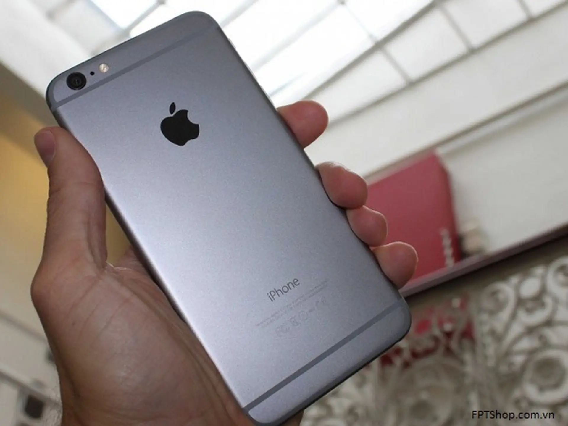 Tương lai: Sẽ không phải “đút vào rút ra” mỗi khi sạc iPhone