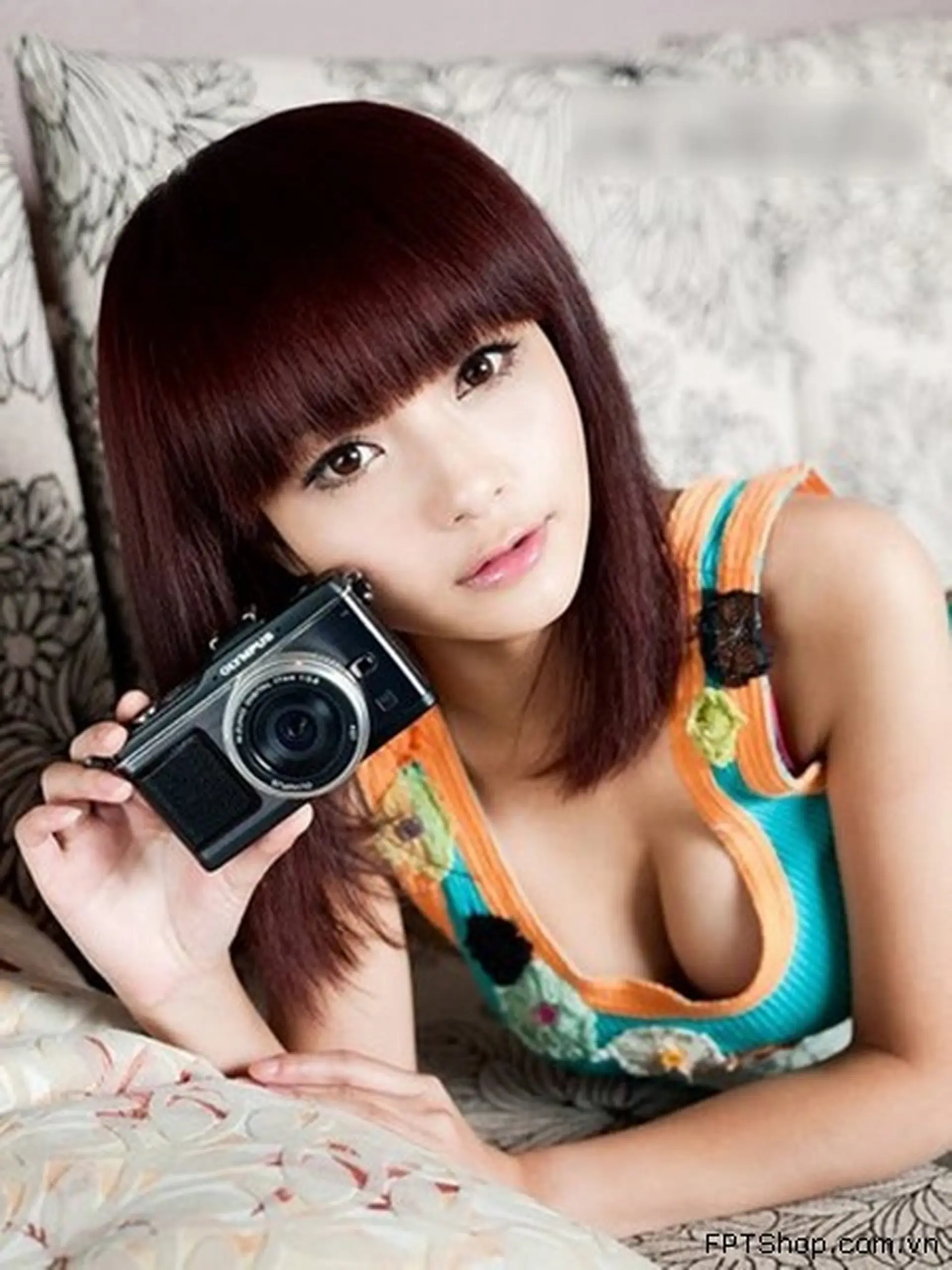 Nóng bỏng dáng người đẹp bên máy ảnh mirrorless