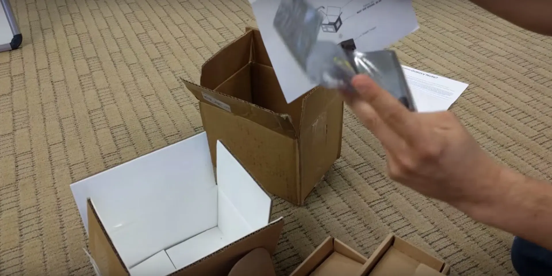 Samsung gửi cả hộp cách nhiệt để người dùng trả Galaxy Note 7 an toàn