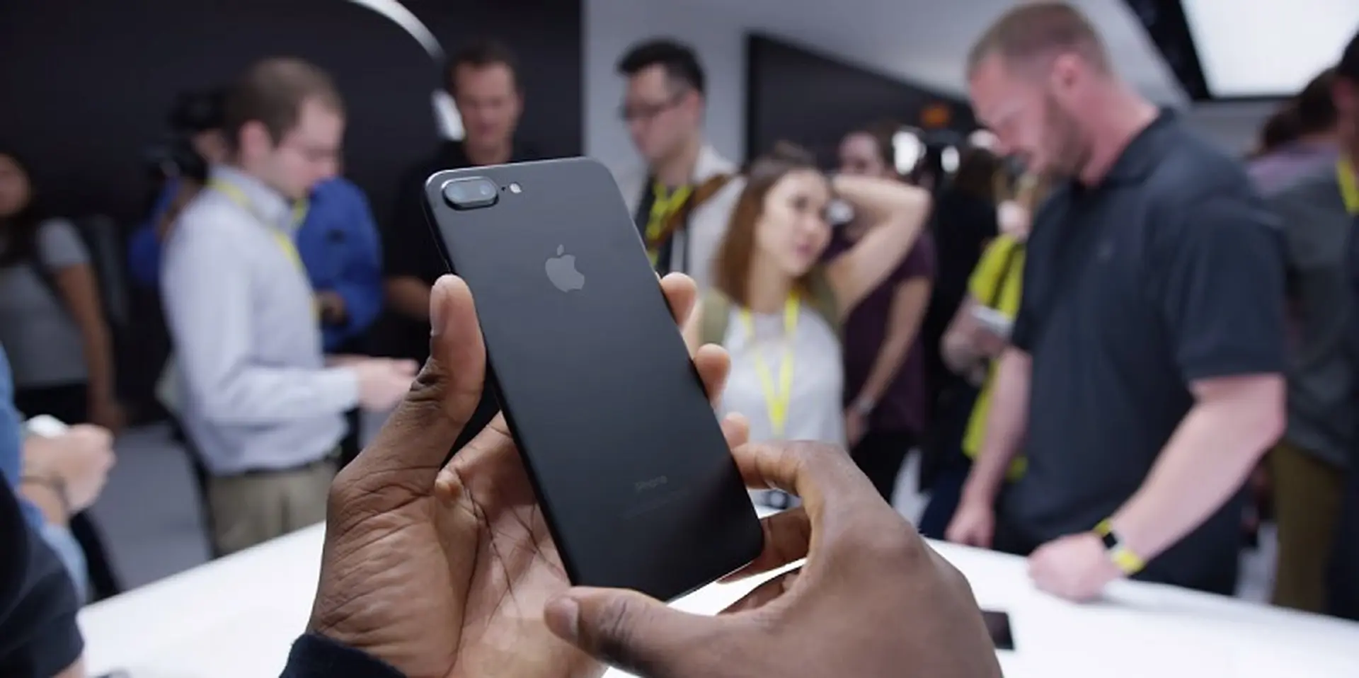 iPhone 7 Plus Jet Black đã có mặt tại một số cửa hàng